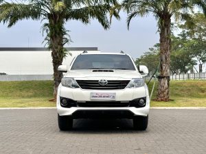 Toyota Fortuner 2.5 VNT TRD AT Putih