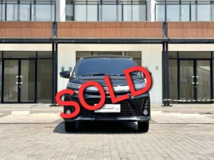 Toyota Avanza Veloz 1.5 AT Hitam