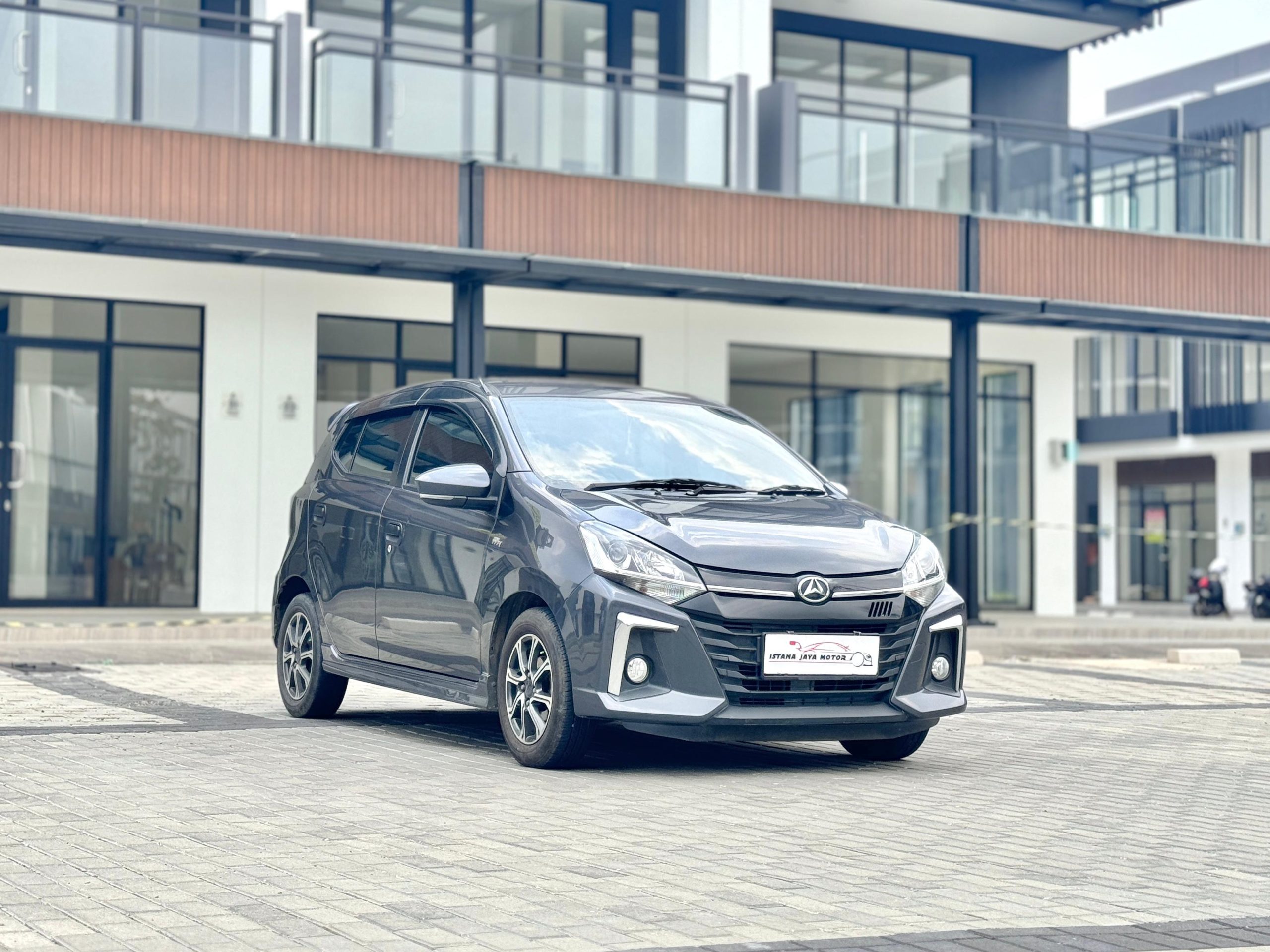 Daihatsu Ayla 1.2 R AT Abu - Gambar 2