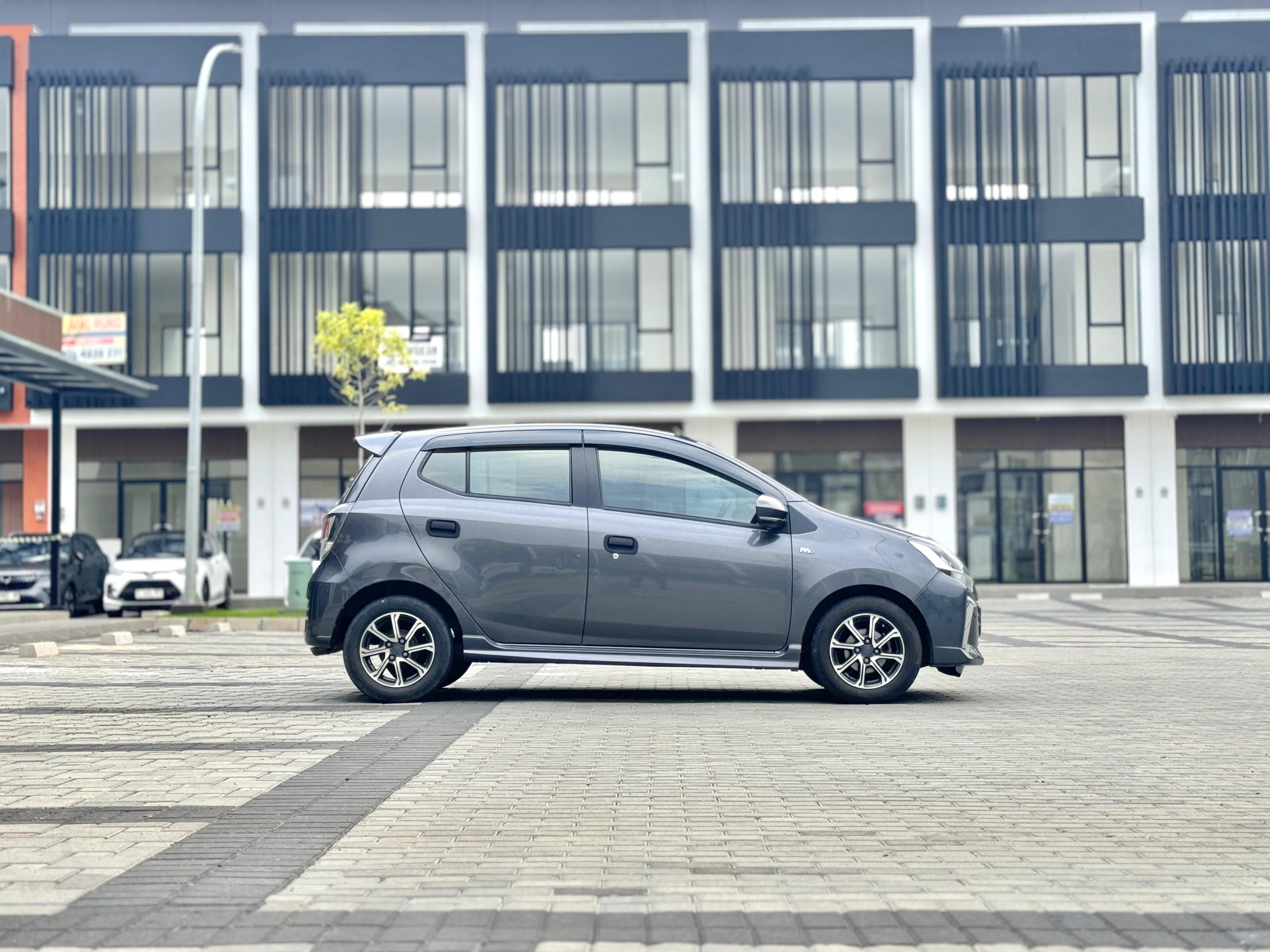 Daihatsu Ayla 1.2 R AT Abu - Gambar 6