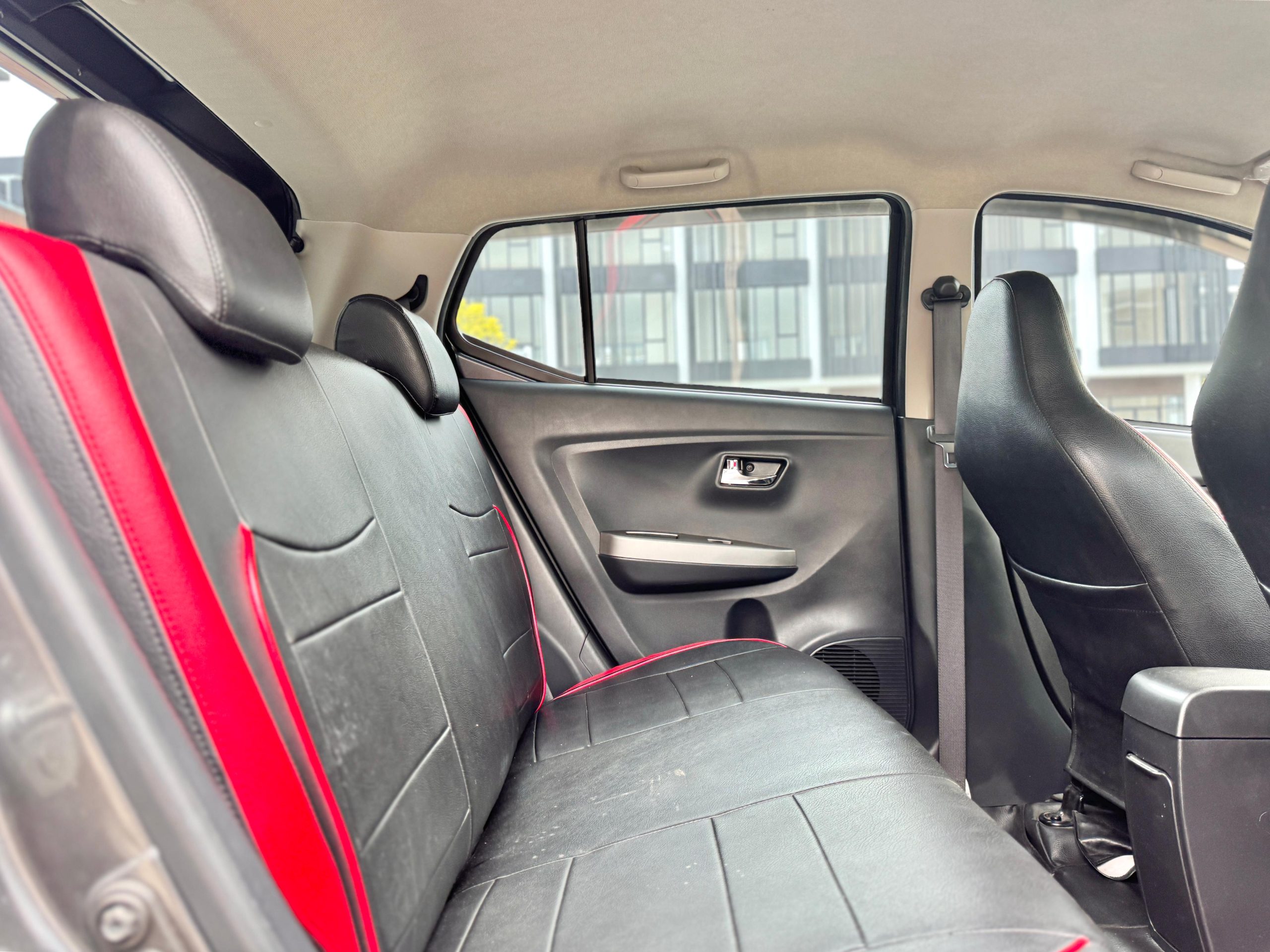 Daihatsu Ayla 1.2 R AT Abu - Gambar 8