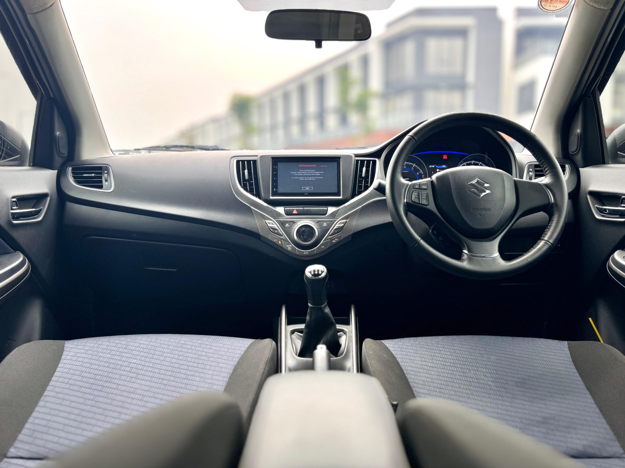 Suzuki Baleno HB MT PUTIH - Gambar 9