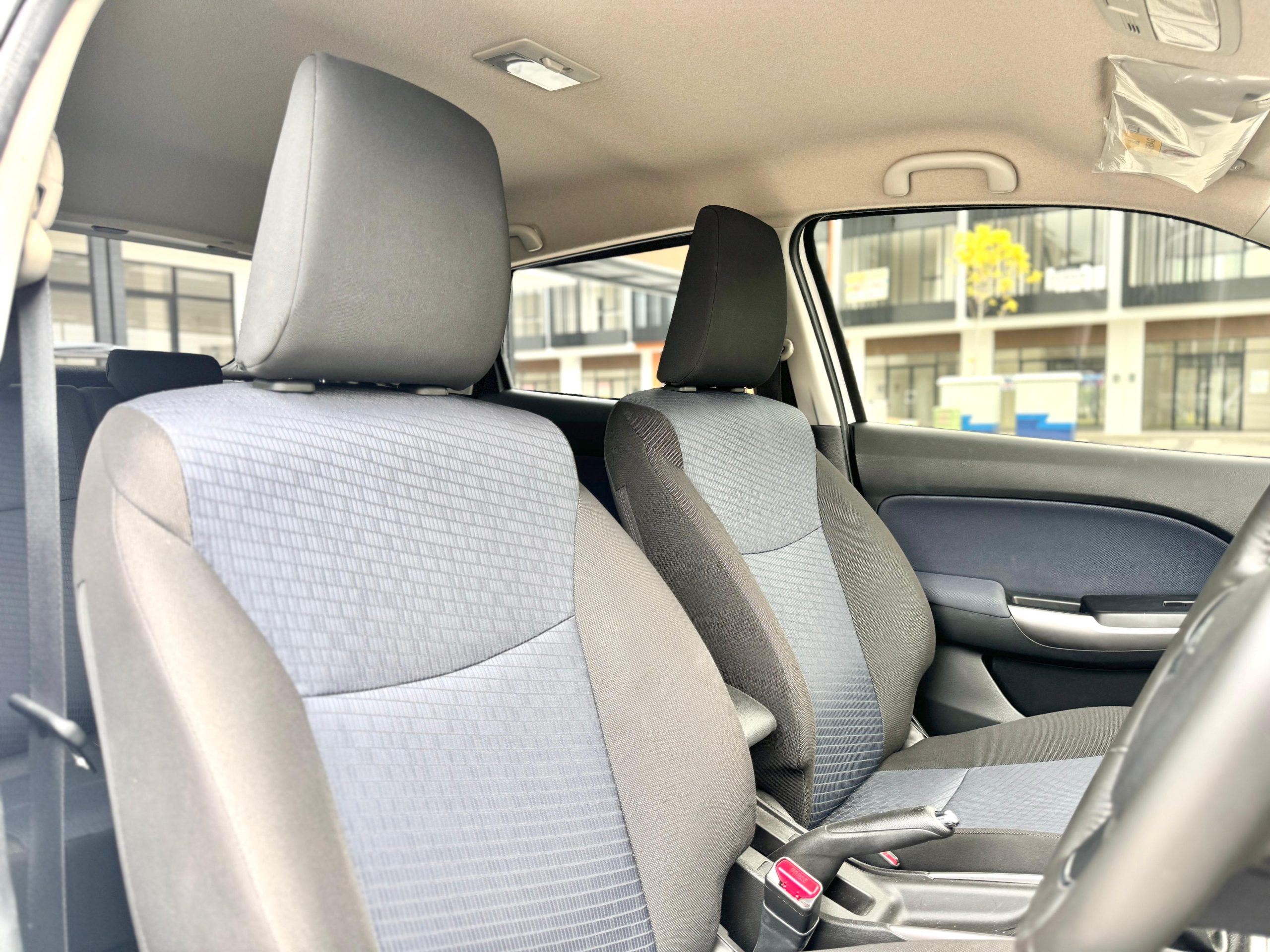 Suzuki Baleno HB MT PUTIH - Gambar 10