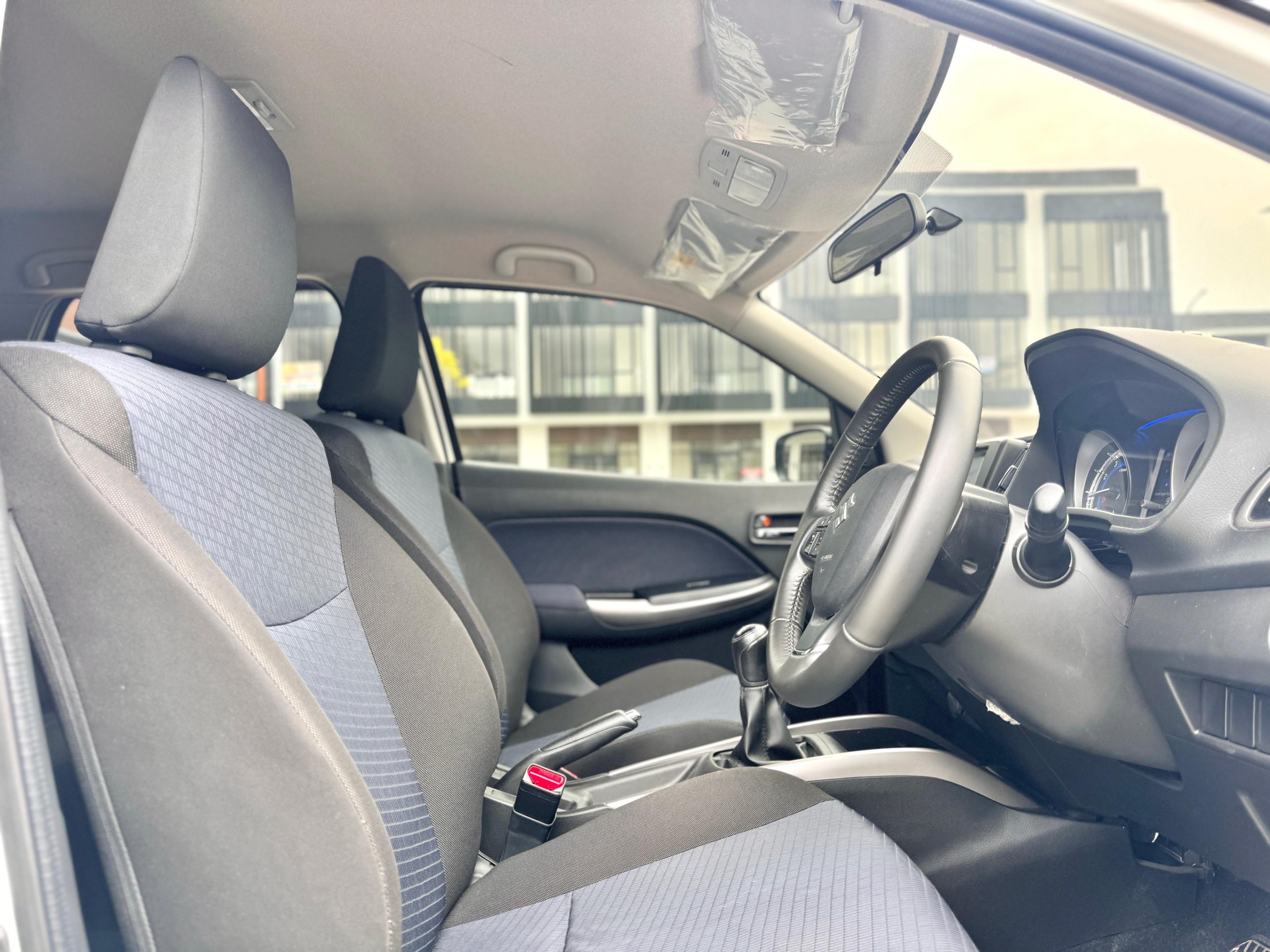 Suzuki Baleno HB MT PUTIH - Gambar 11