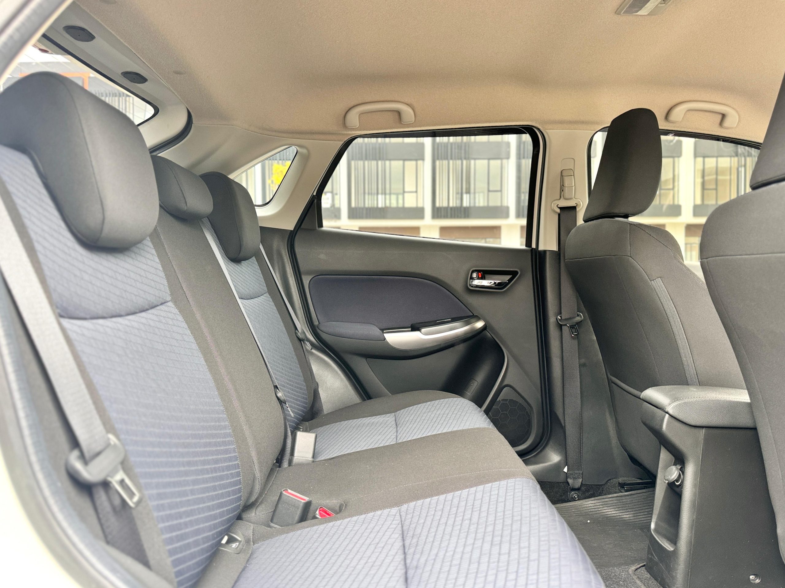 Suzuki Baleno HB MT PUTIH - Gambar 12