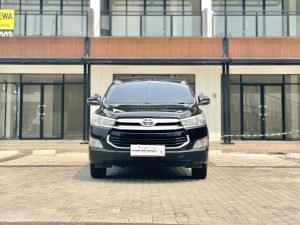 Toyota Innova 2.0 V AT. Hitam