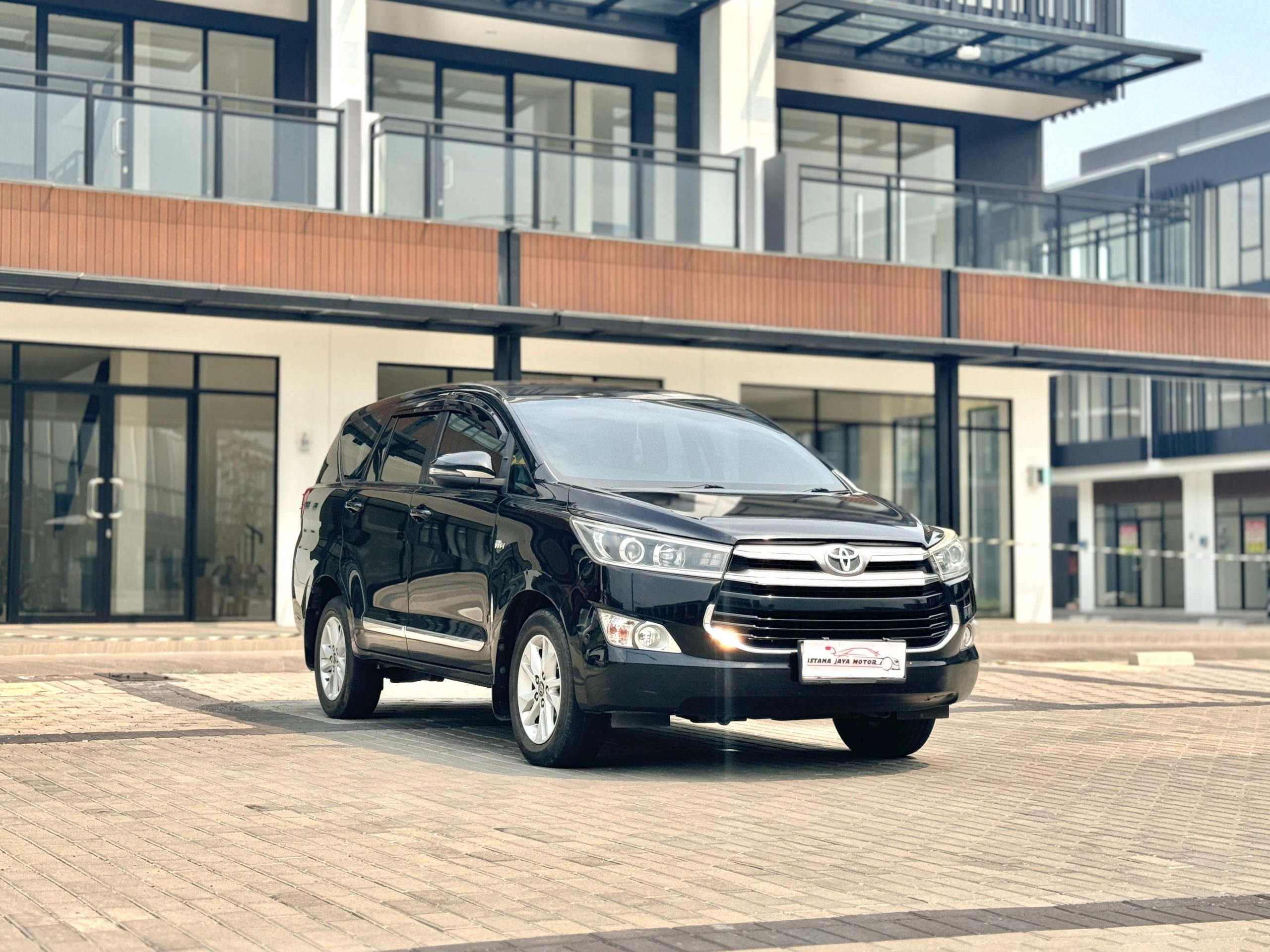 Toyota Innova 2.0 V AT. Hitam - Gambar 2