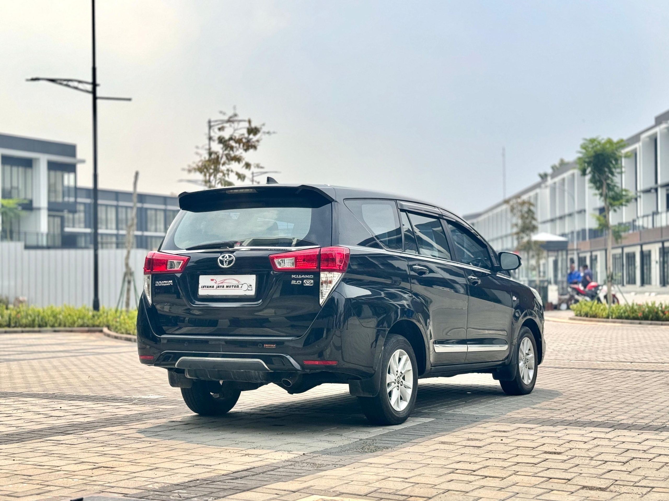 Toyota Innova 2.0 V AT. Hitam - Gambar 6