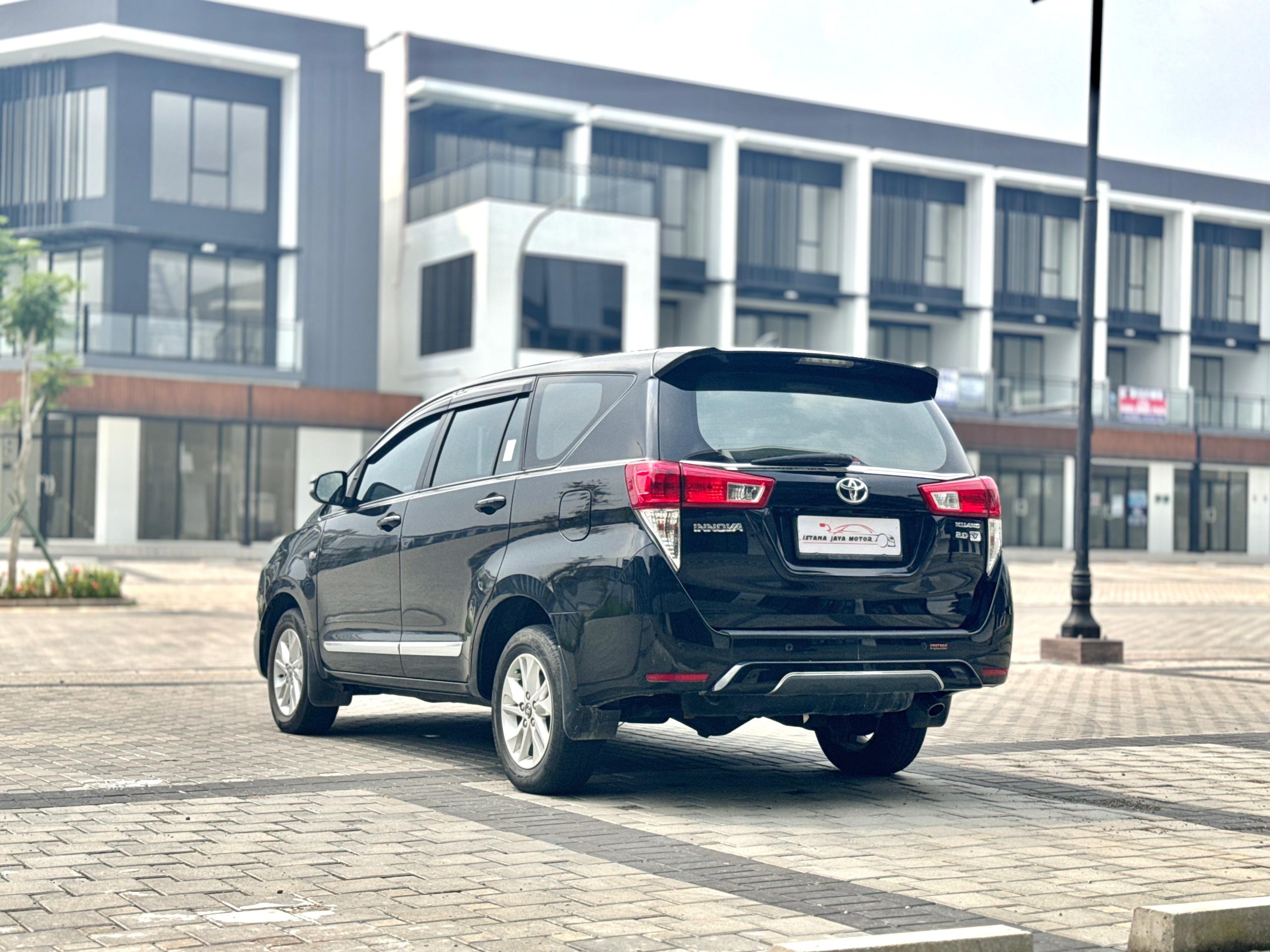 Toyota Innova 2.0 V AT. Hitam - Gambar 7