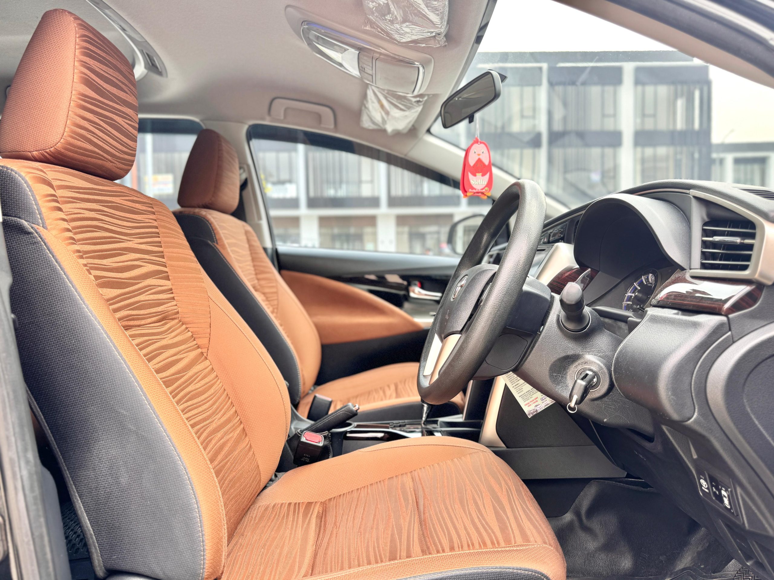 Toyota Innova 2.0 V AT. Hitam - Gambar 8