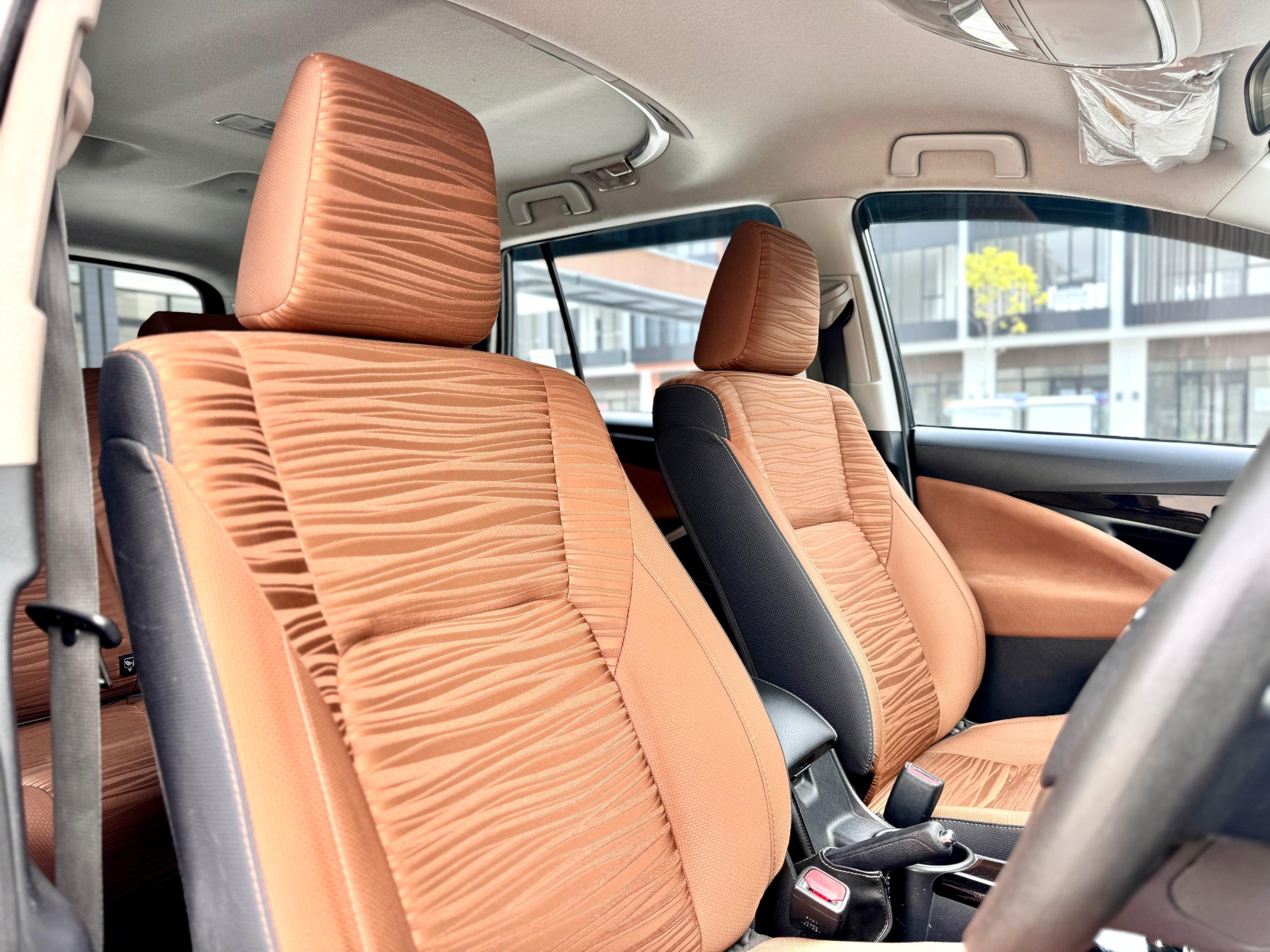 Toyota Innova 2.0 V AT. Hitam - Gambar 9