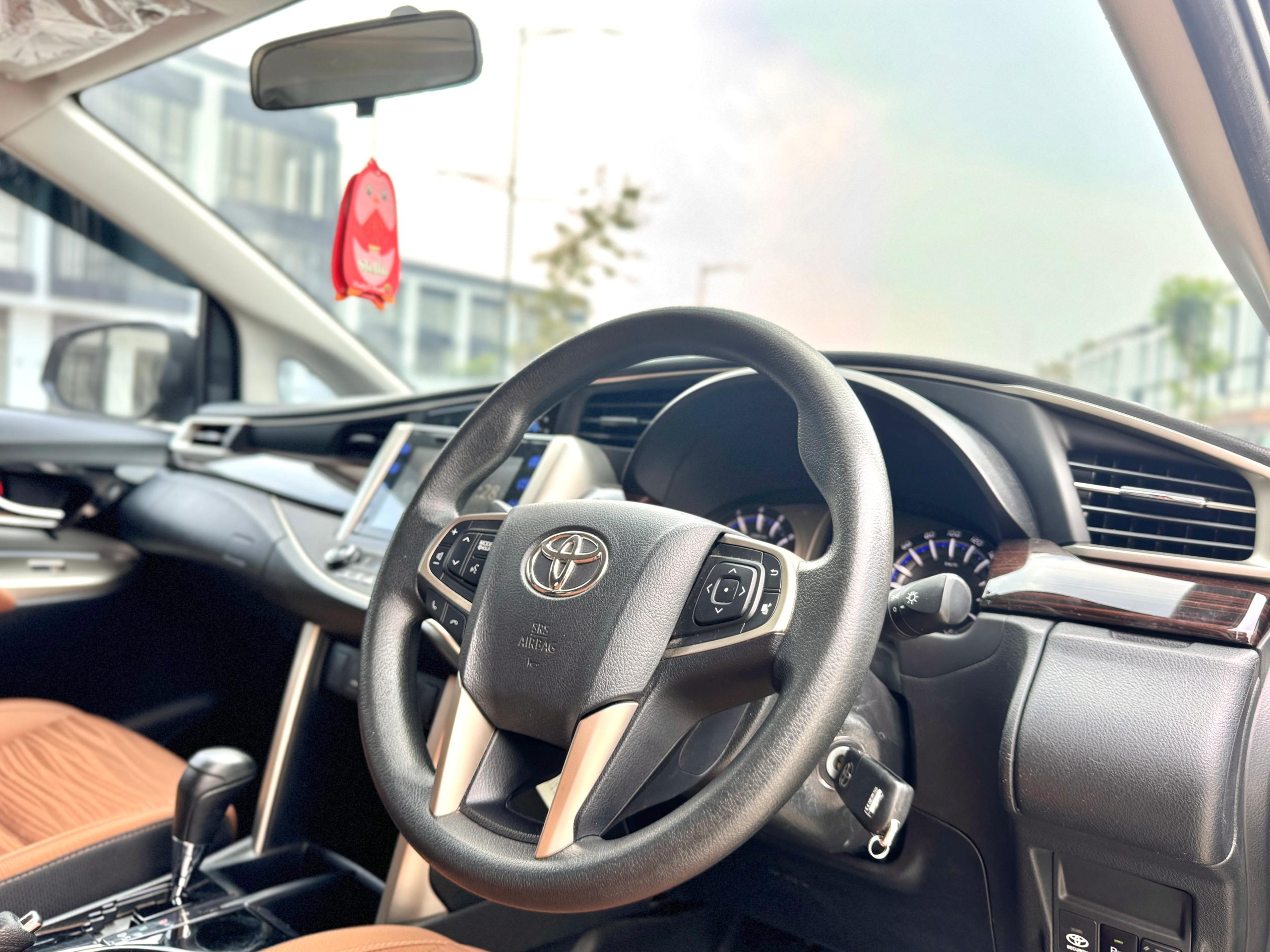 Toyota Innova 2.0 V AT. Hitam - Gambar 10