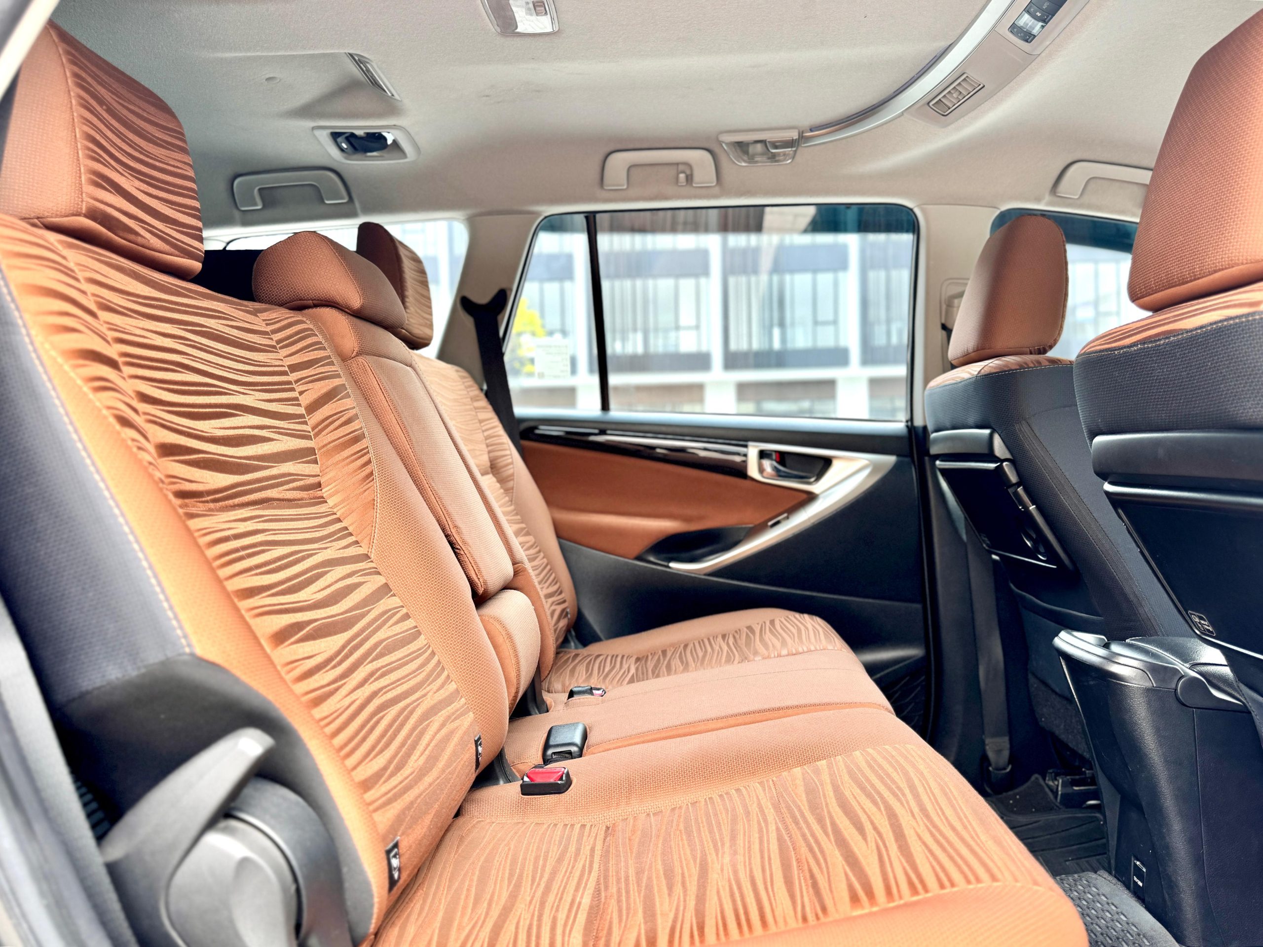 Toyota Innova 2.0 V AT. Hitam - Gambar 11