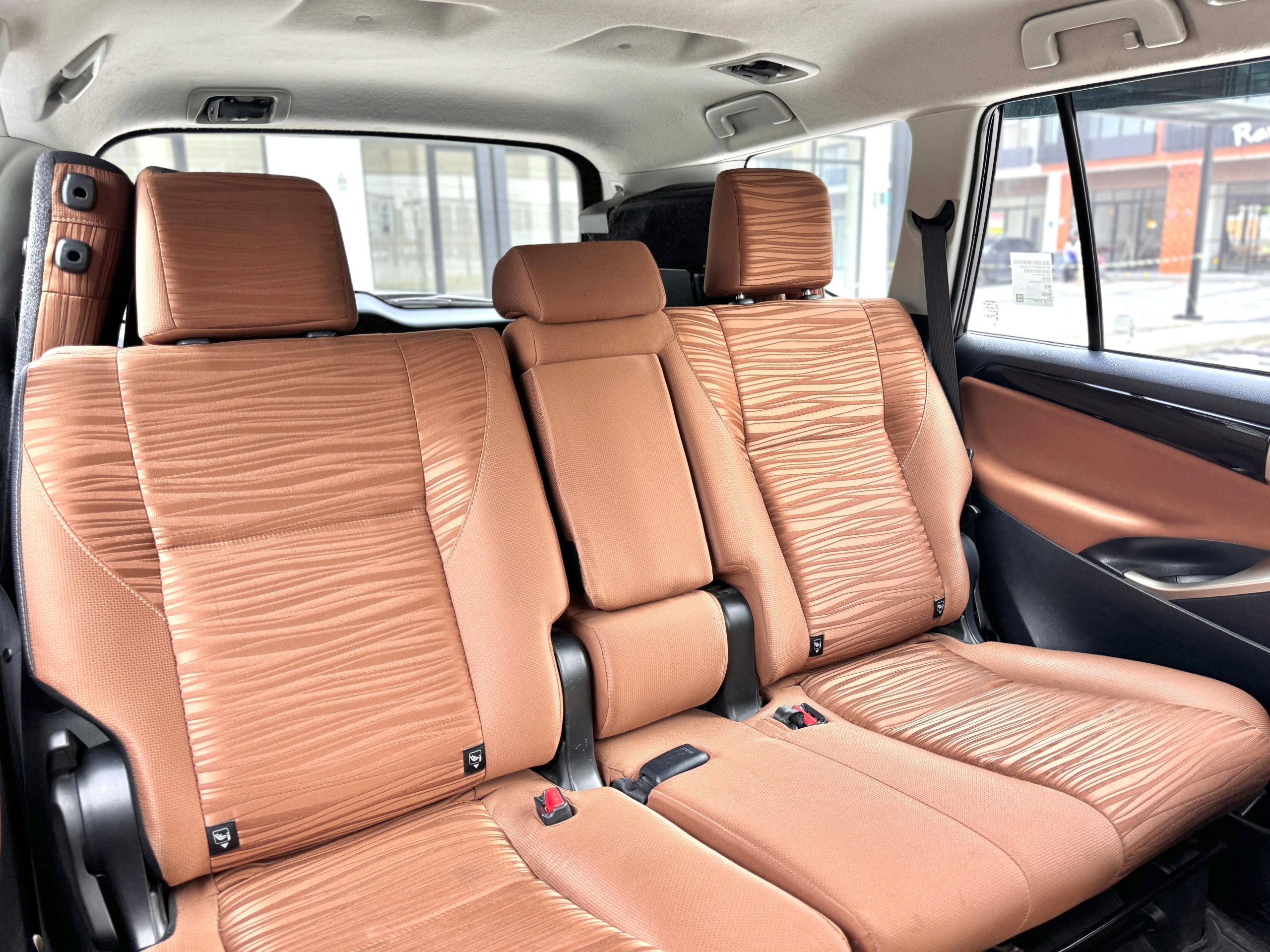 Toyota Innova 2.0 V AT. Hitam - Gambar 12