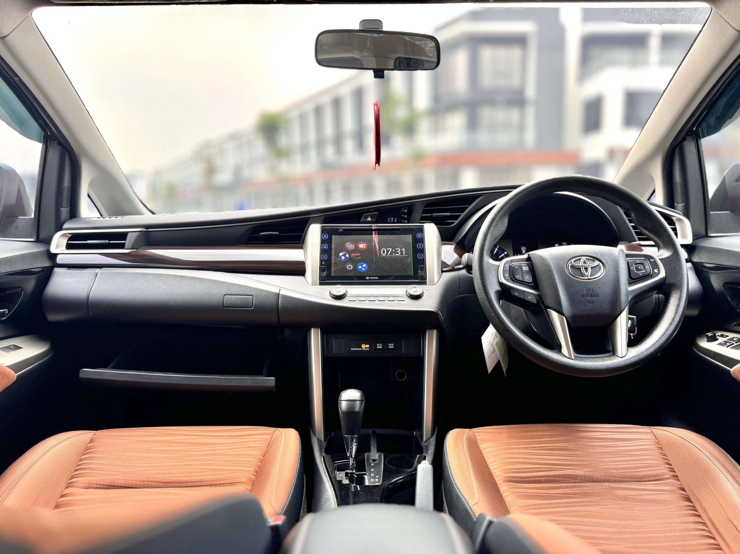 Toyota Innova 2.0 V AT. Hitam - Gambar 13