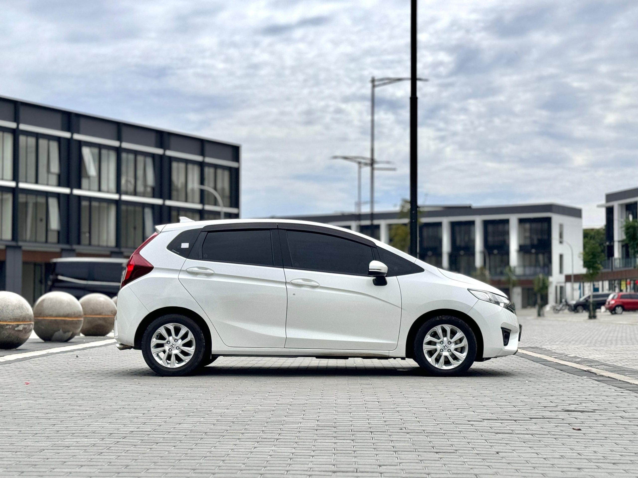 Honda Jazz S AT Putih - Gambar 2