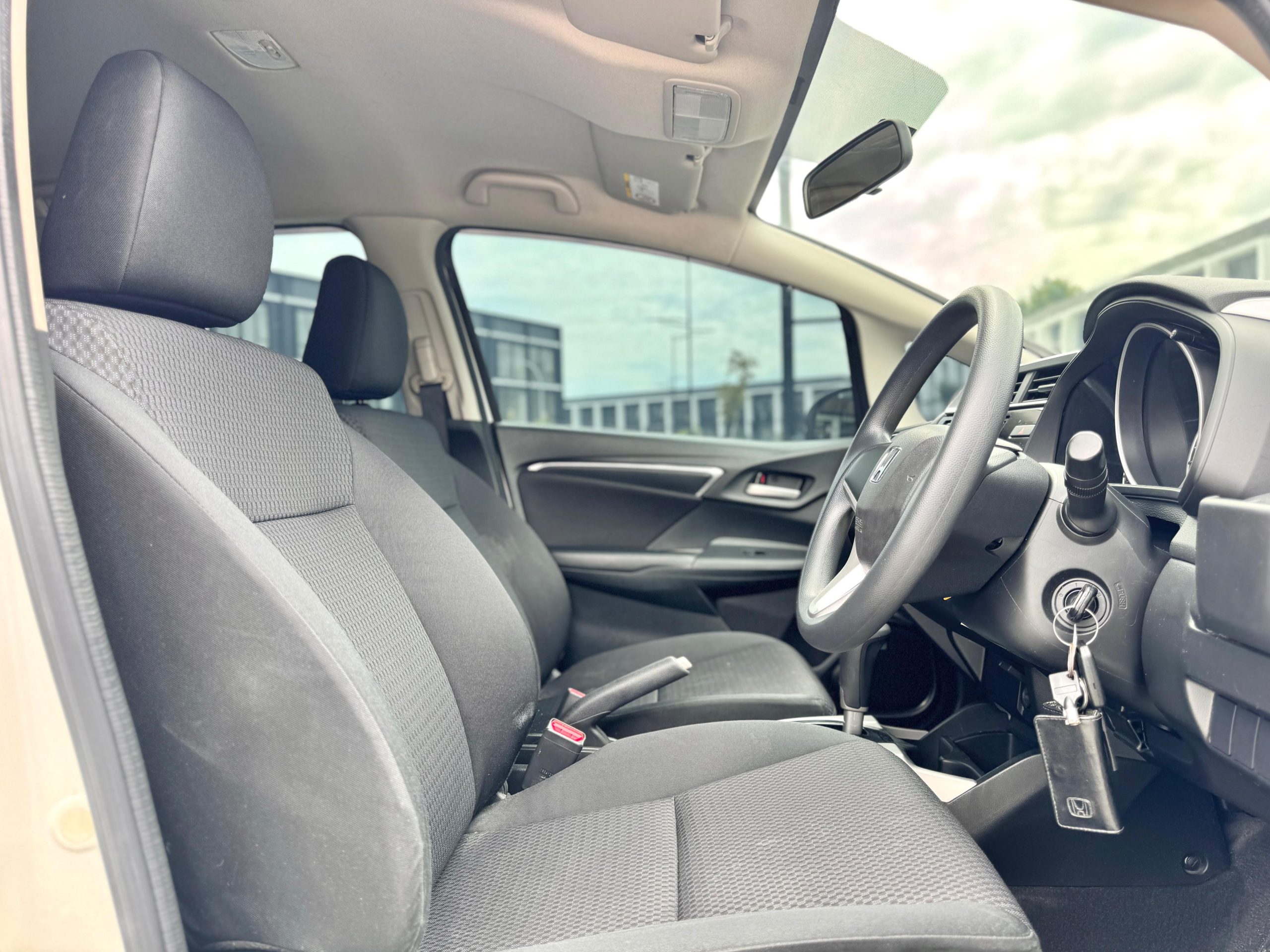 Honda Jazz S AT Putih - Gambar 11