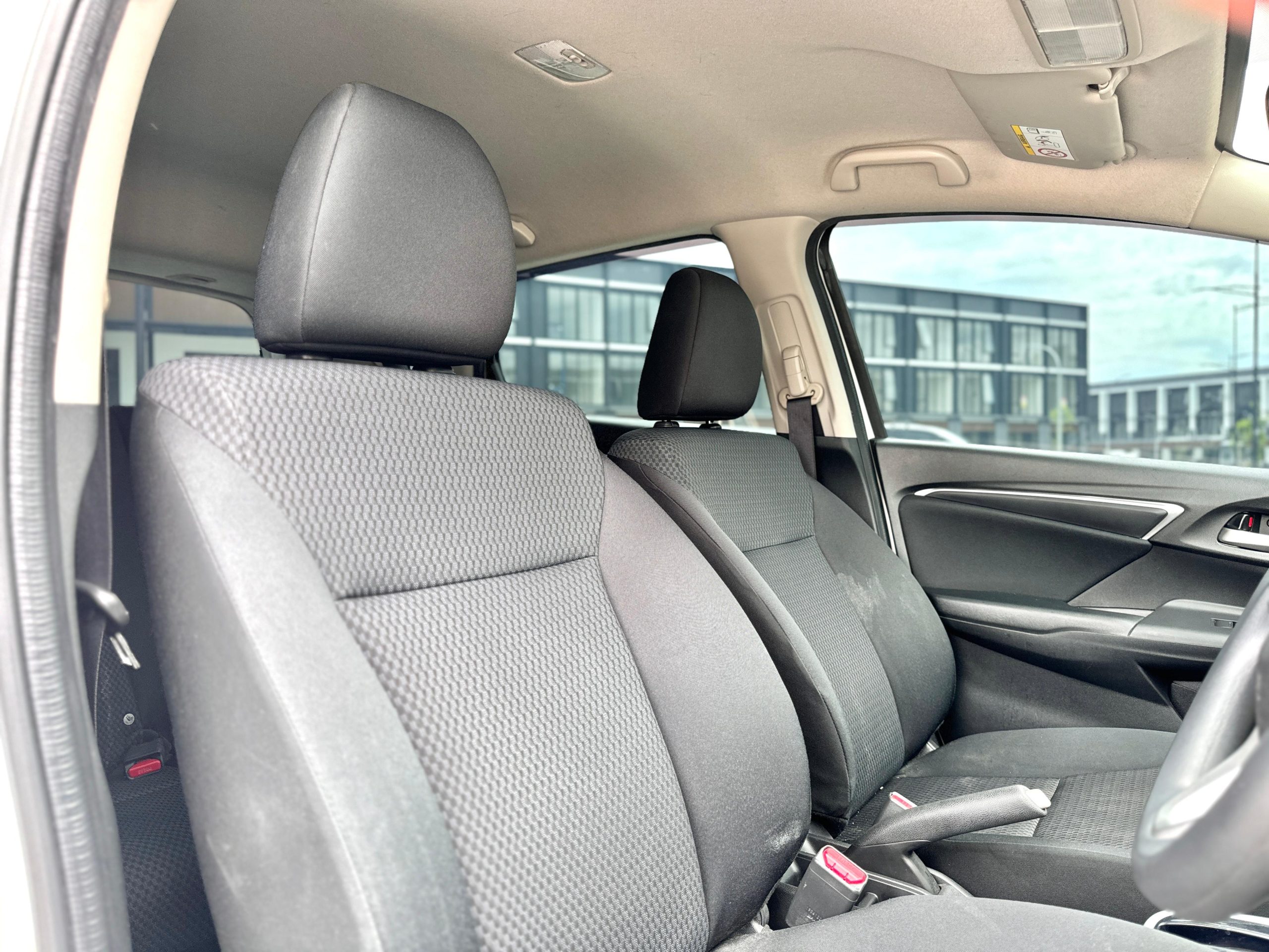 Honda Jazz S AT Putih - Gambar 12