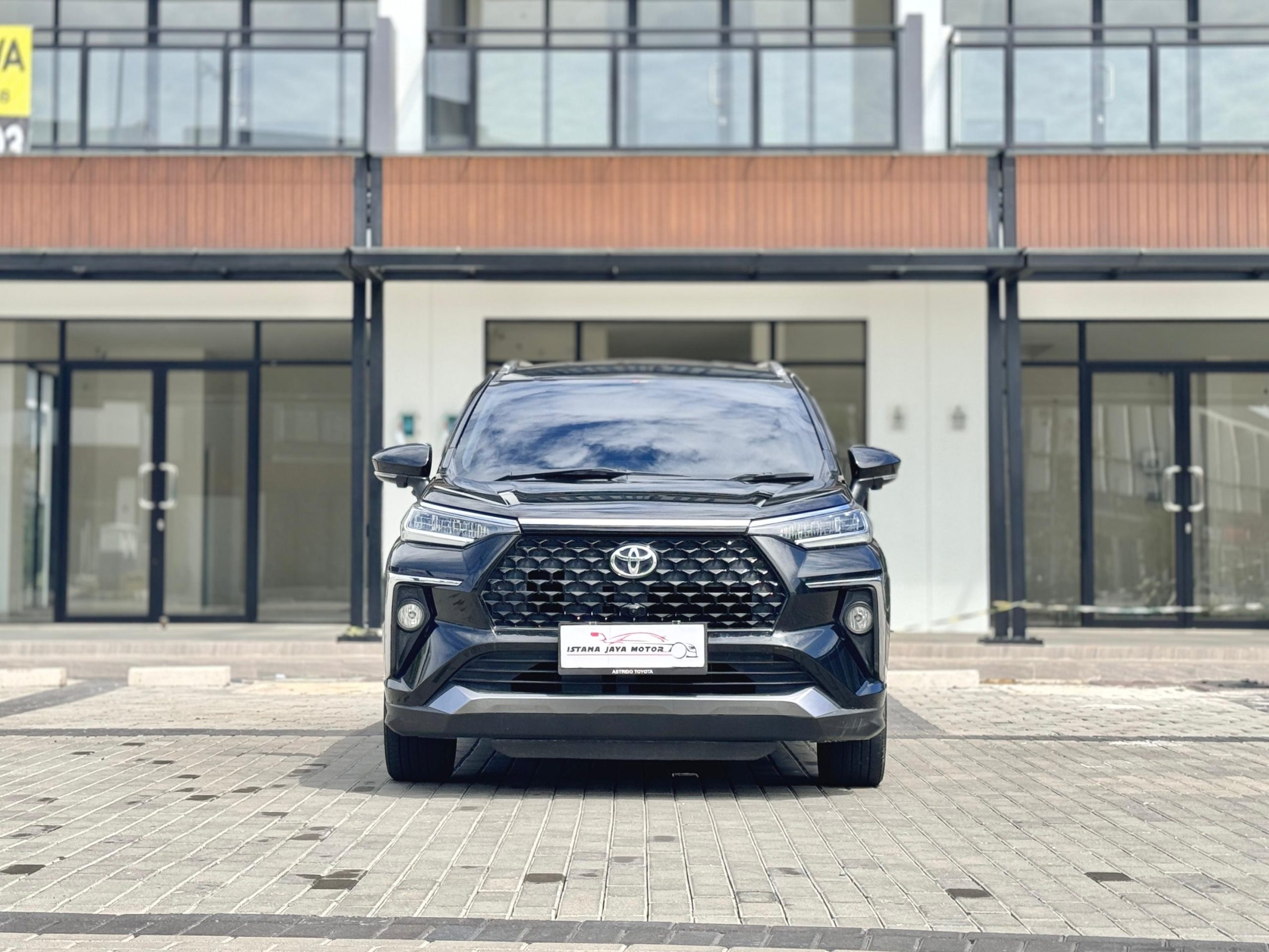 Toyota Veloz 1.5 Q AT Hitam