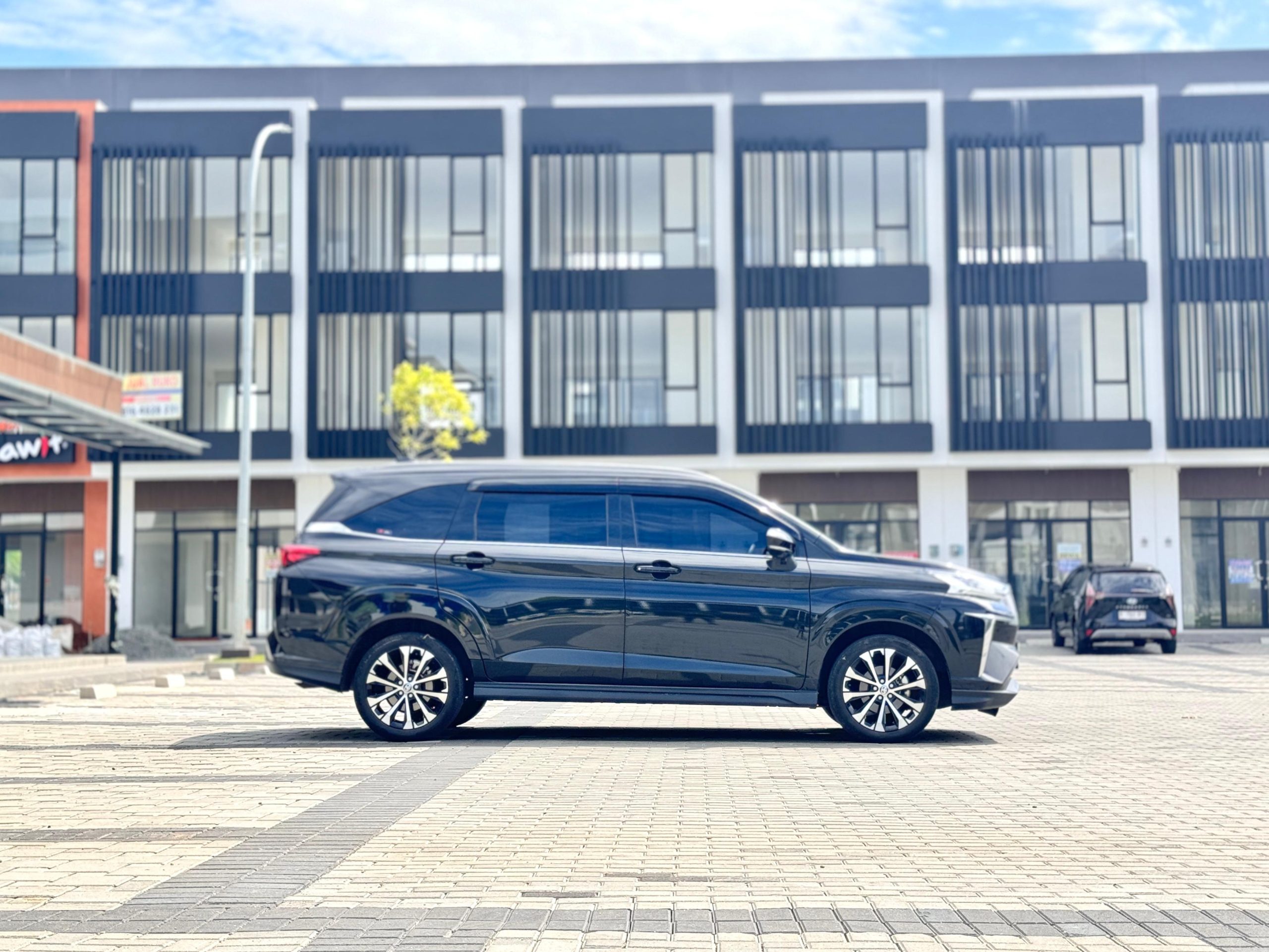 Toyota Veloz 1.5 Q AT Hitam - Gambar 6