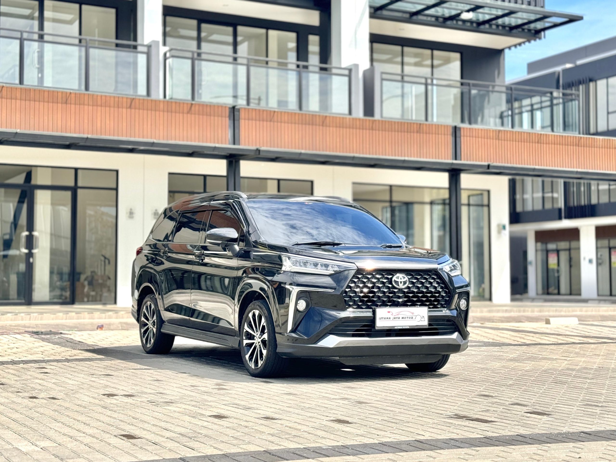 Toyota Veloz 1.5 Q AT Hitam - Gambar 2