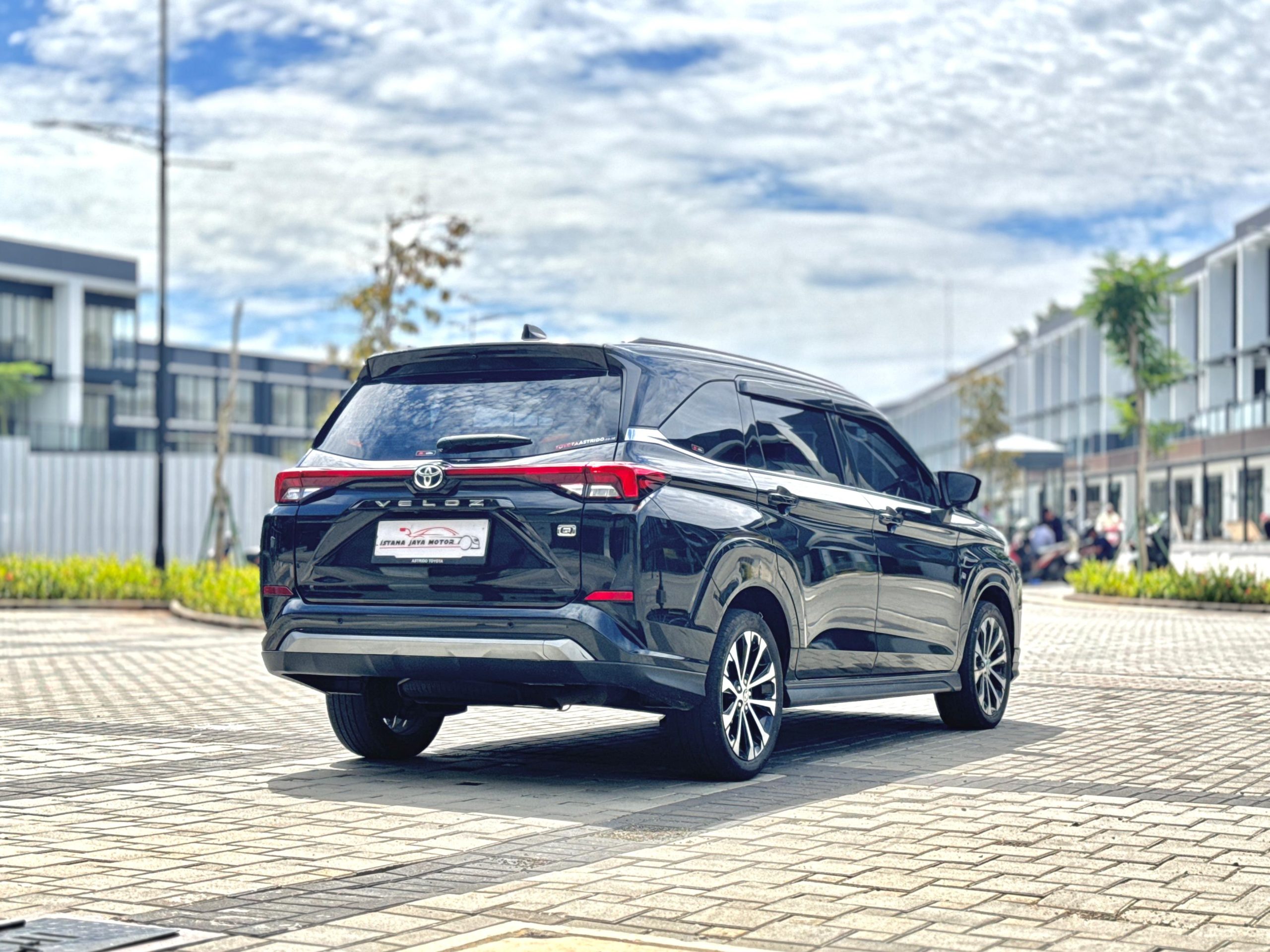 Toyota Veloz 1.5 Q AT Hitam - Gambar 4