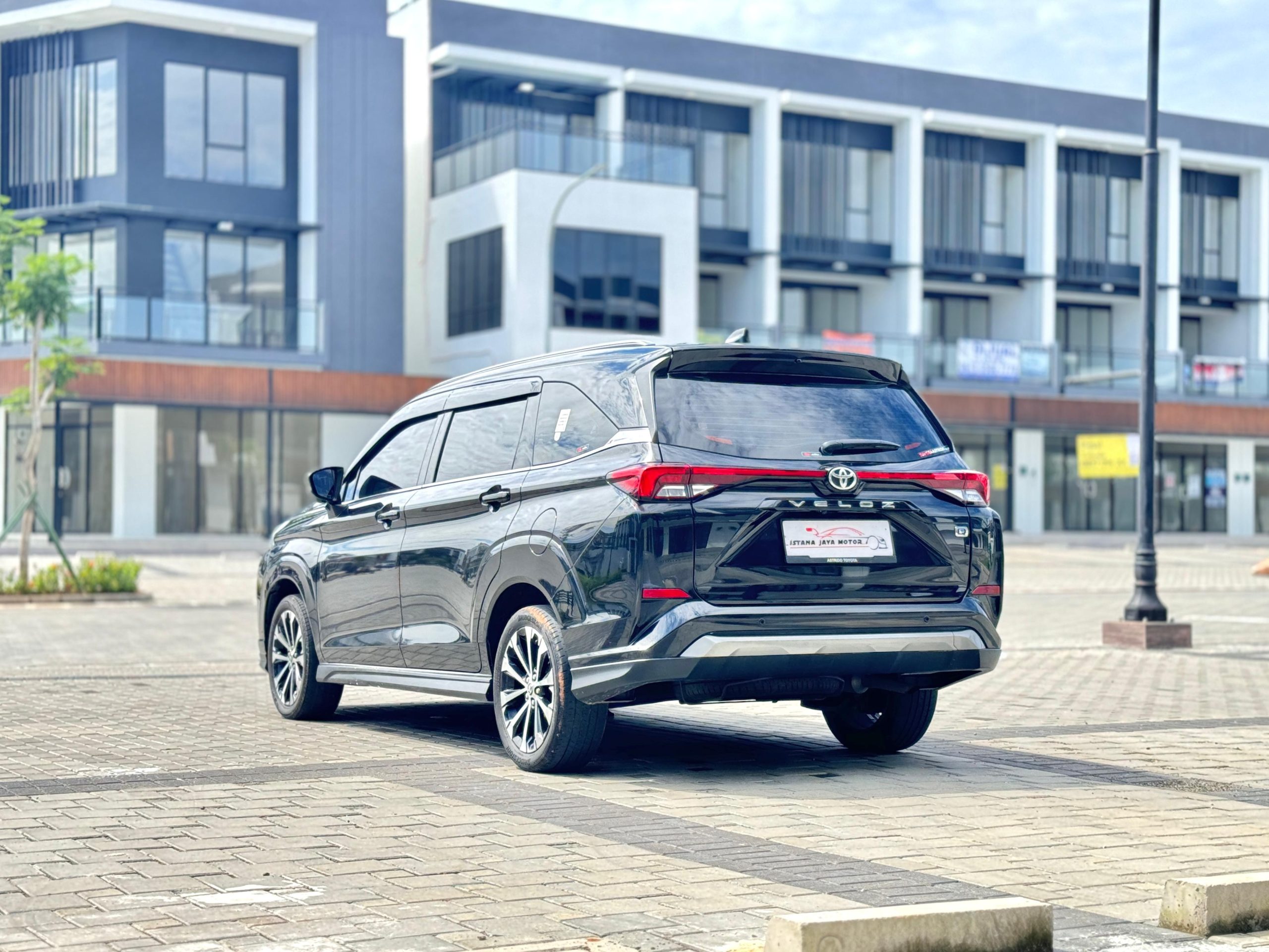 Toyota Veloz 1.5 Q AT Hitam - Gambar 5