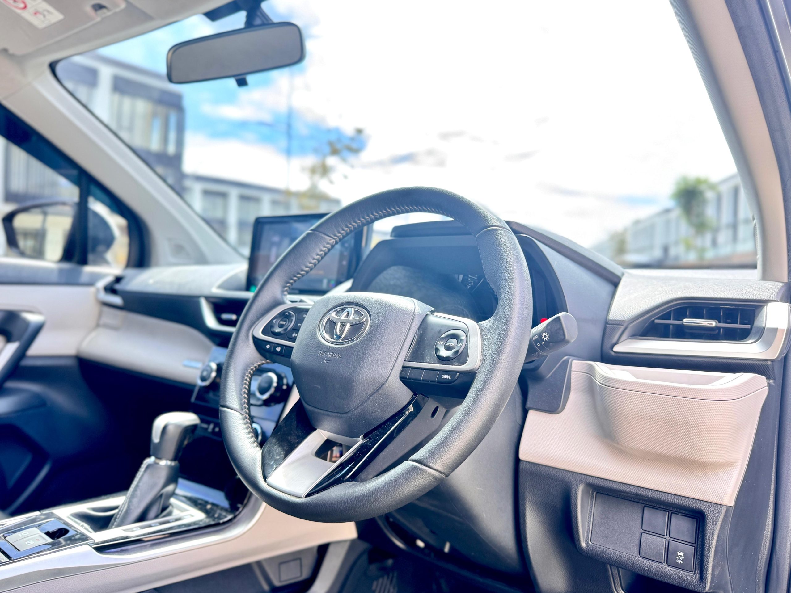 Toyota Veloz 1.5 Q AT Hitam - Gambar 12