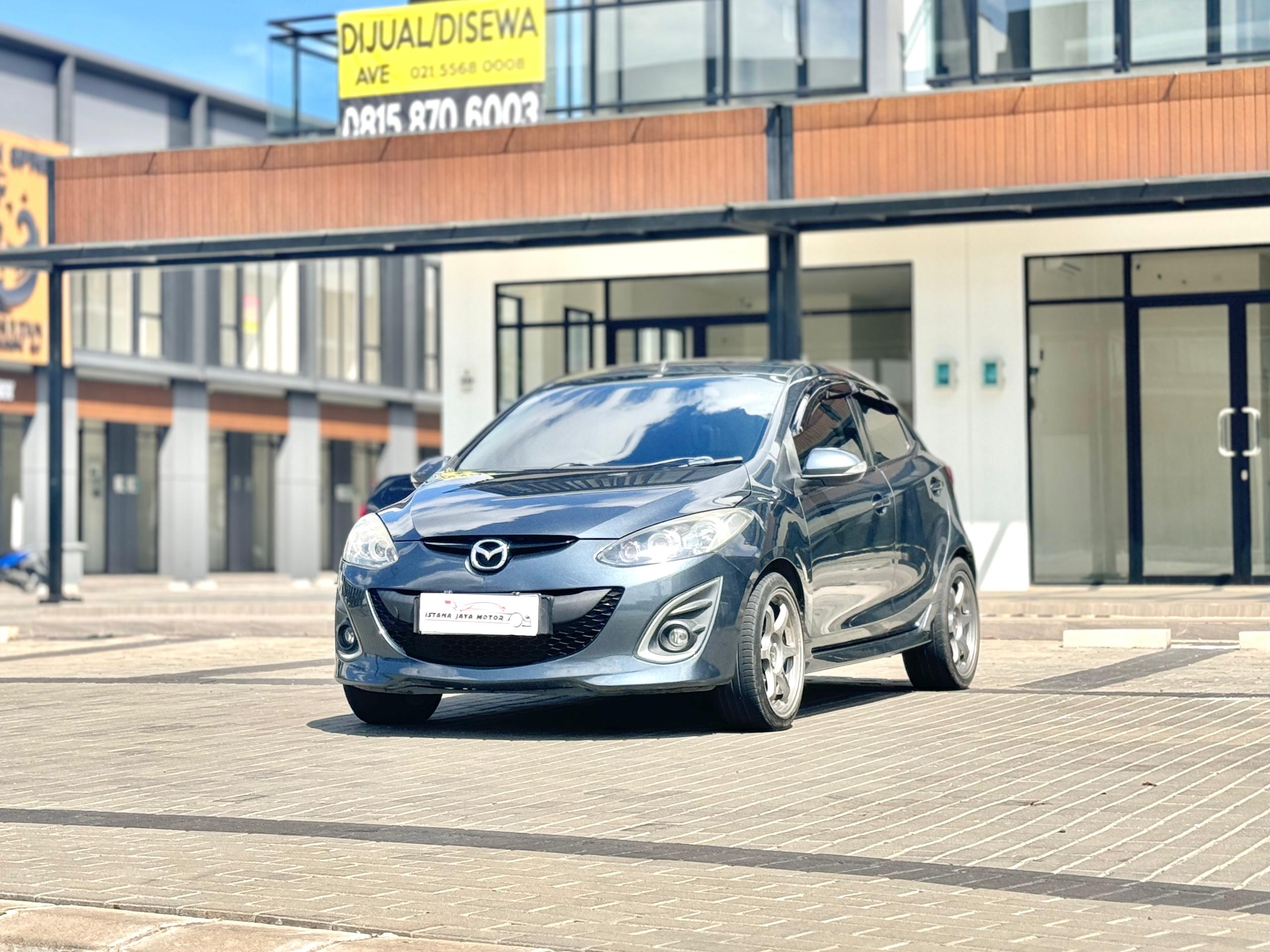 Mazda 2 R AT Abu - Gambar 3