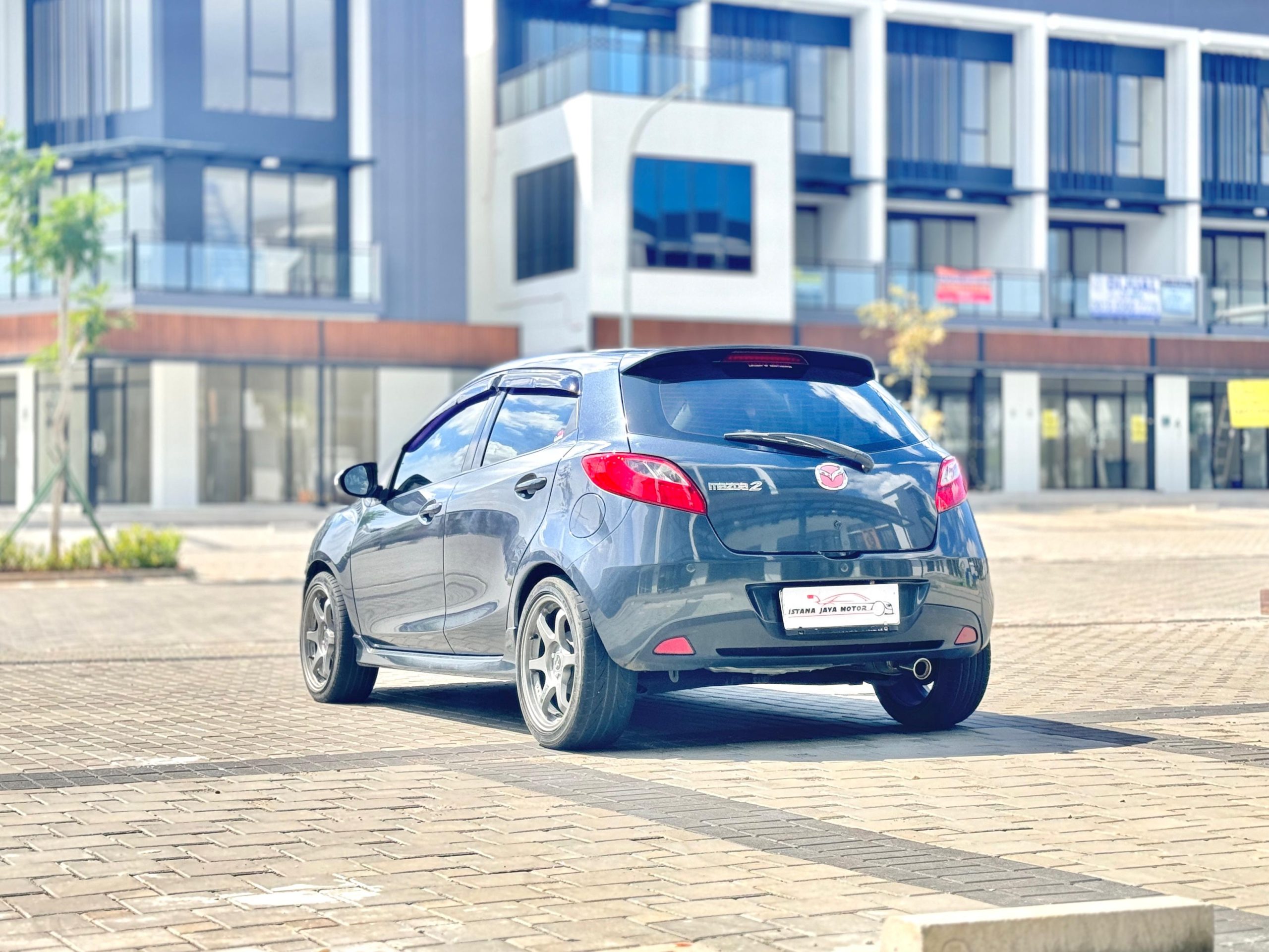 Mazda 2 R AT Abu - Gambar 5