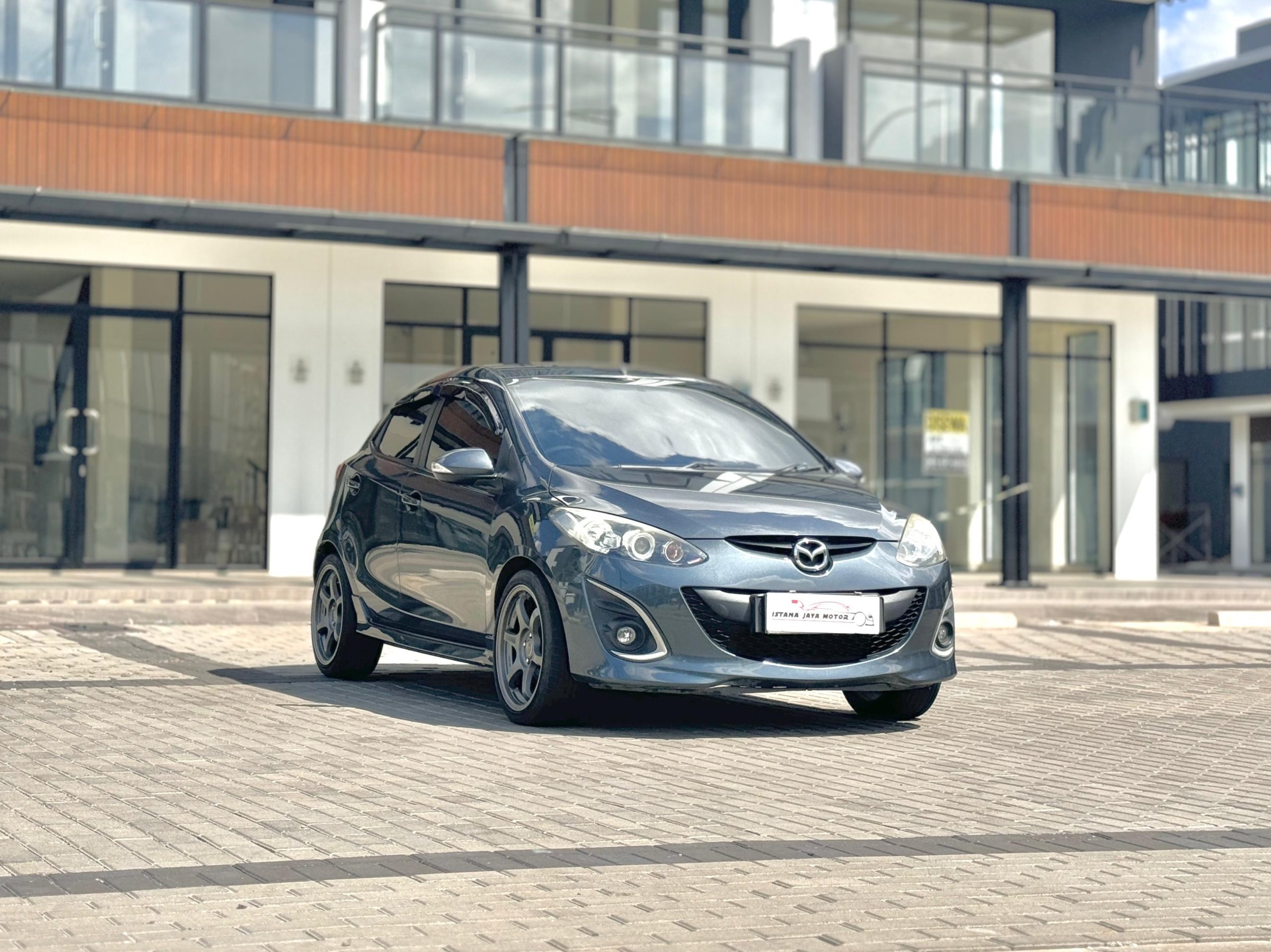 Mazda 2 R AT Abu - Gambar 7