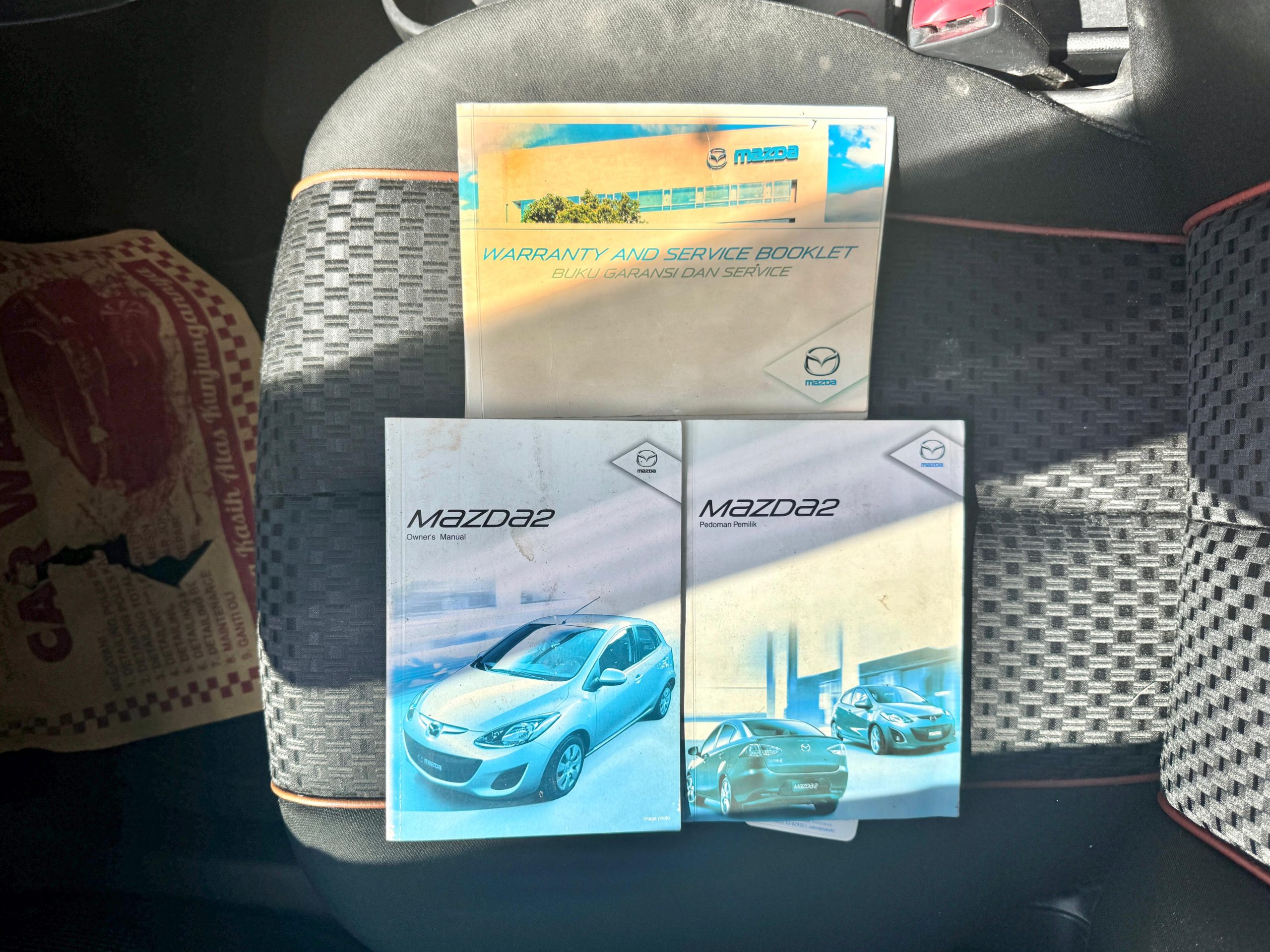 Mazda 2 R AT Abu - Gambar 10