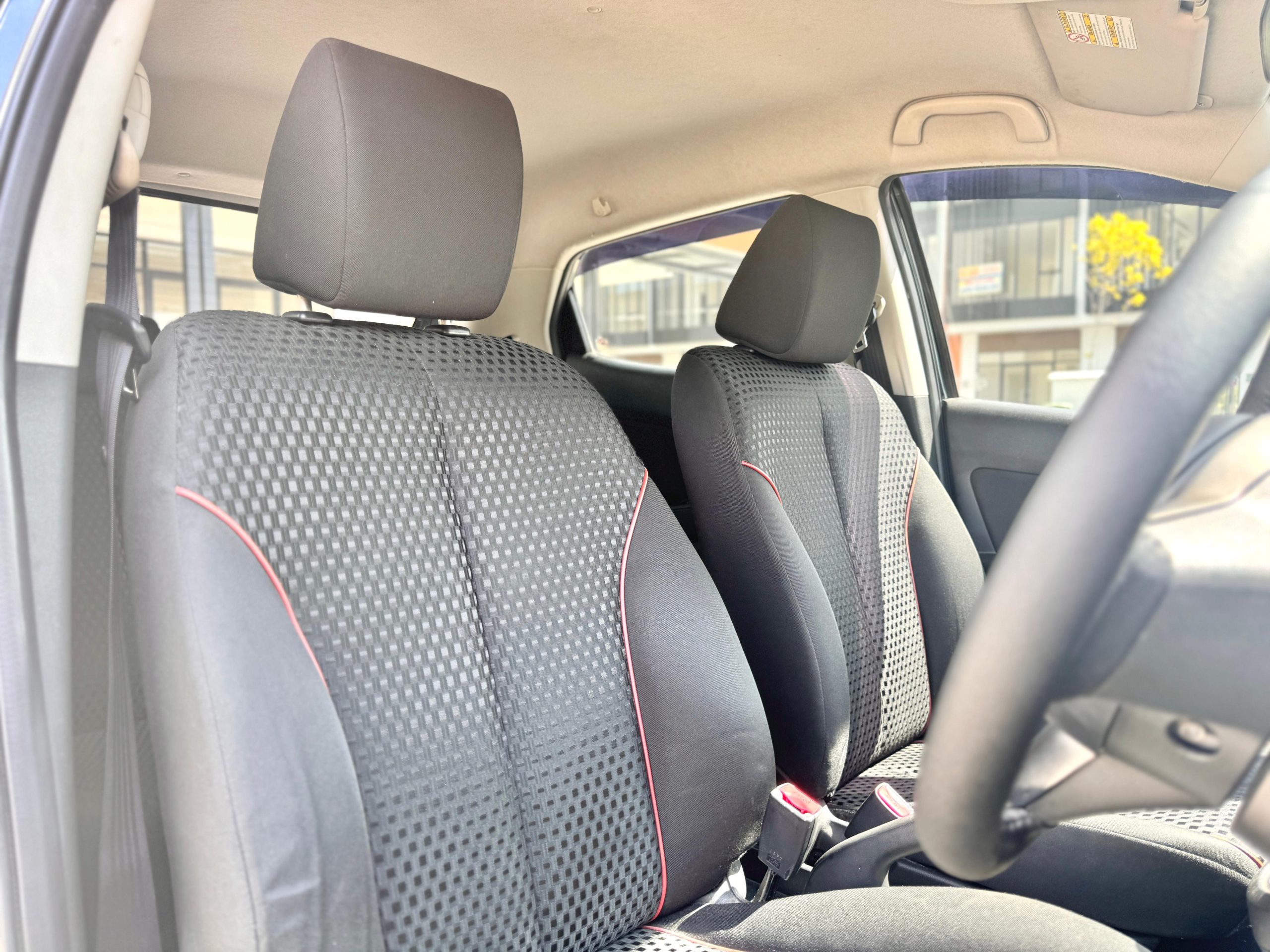 Mazda 2 R AT Abu - Gambar 11