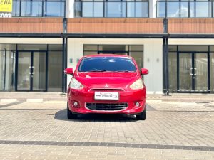 Mitsubishi Mirage Exceed AT Merah