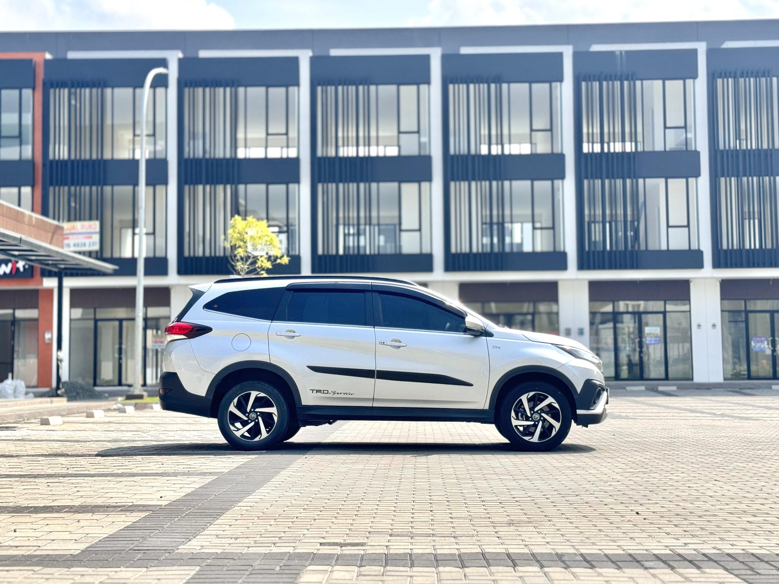 Toyota Rush S TRD AT SILVER - Gambar 5