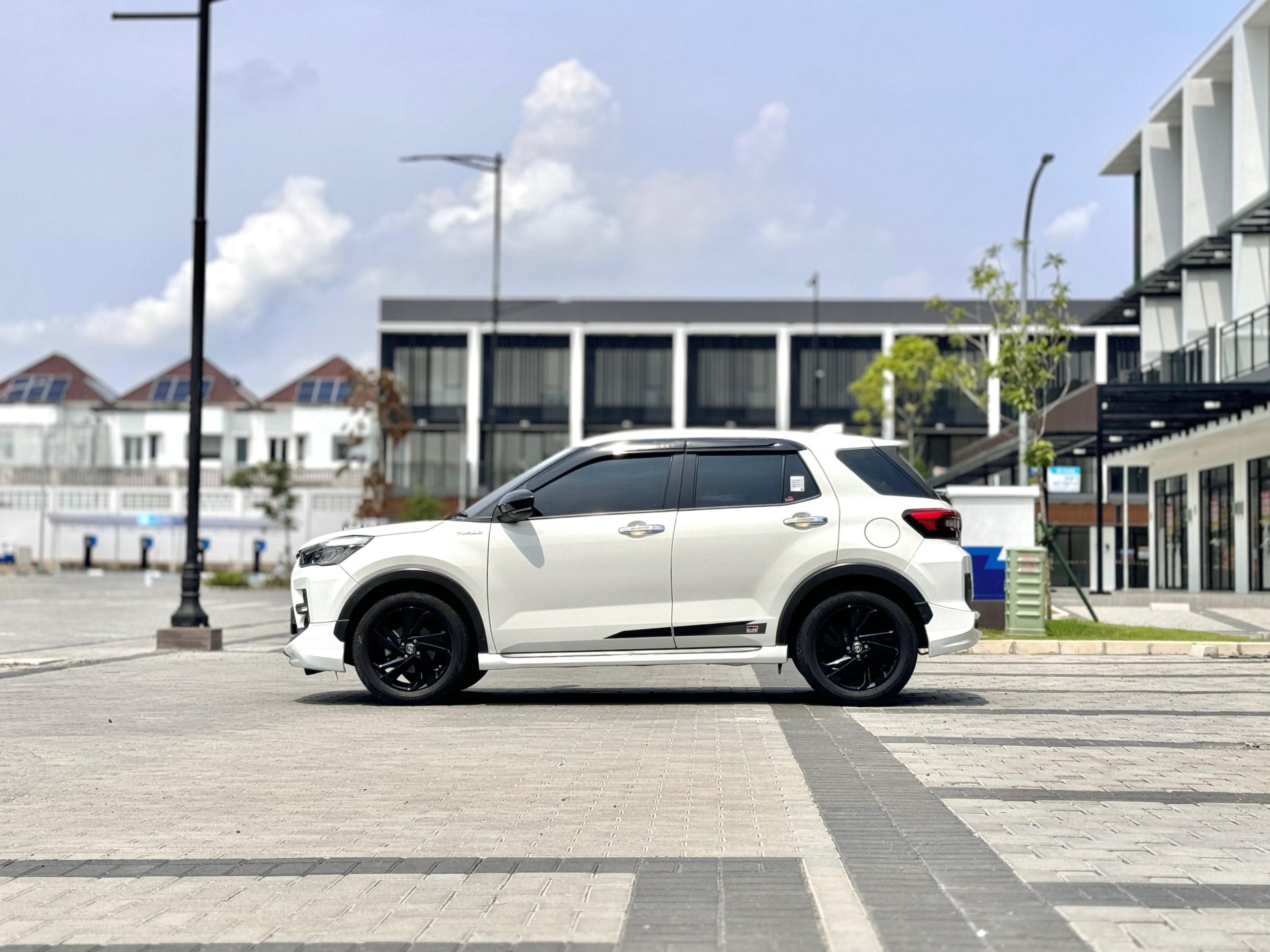 Toyota Raize 1.0 Gr Sport At Putih - Gambar 3