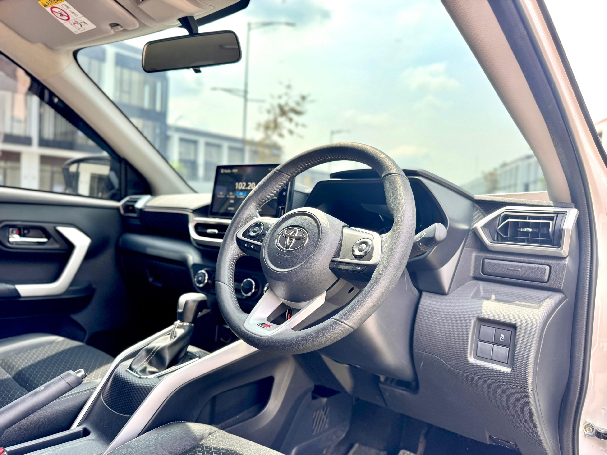 Toyota Raize 1.0 Gr Sport At Putih - Gambar 10