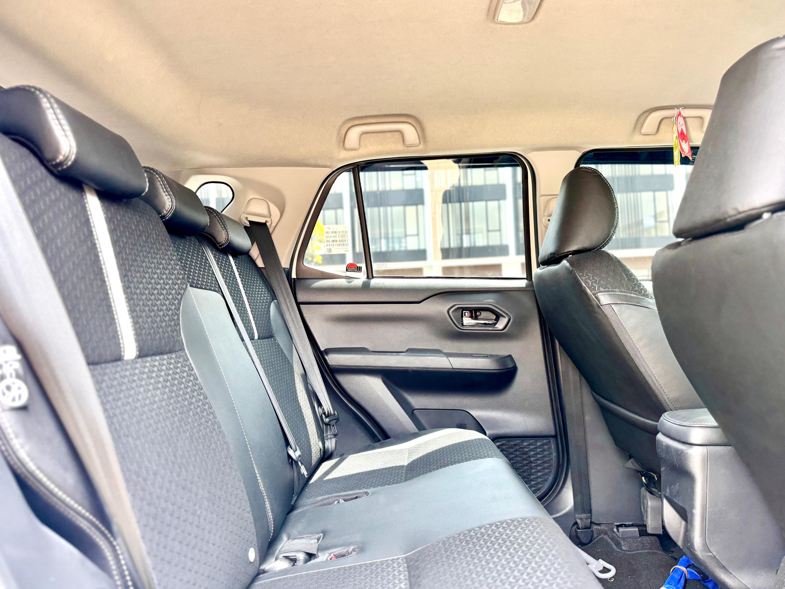 Toyota Raize 1.0 Gr Sport At Putih - Gambar 11