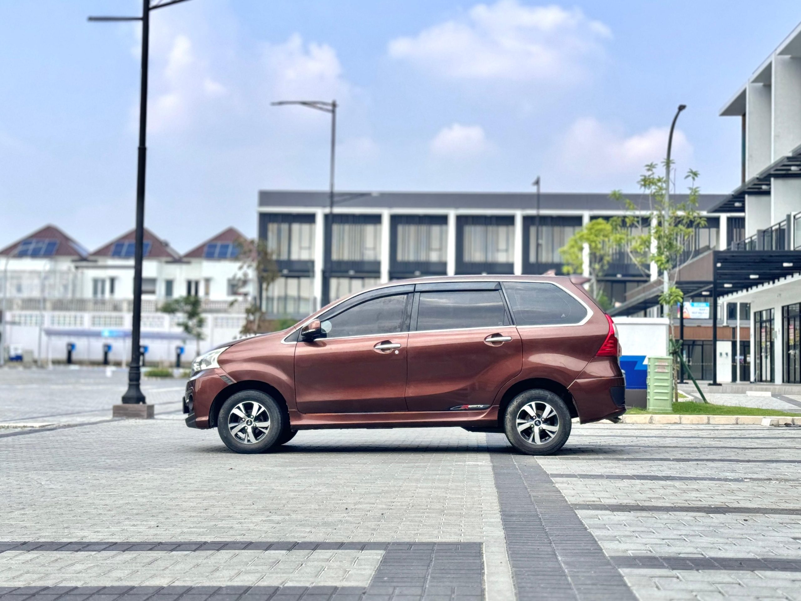 Daihatsu Xenia R Sporty MT Coklat - Gambar 6