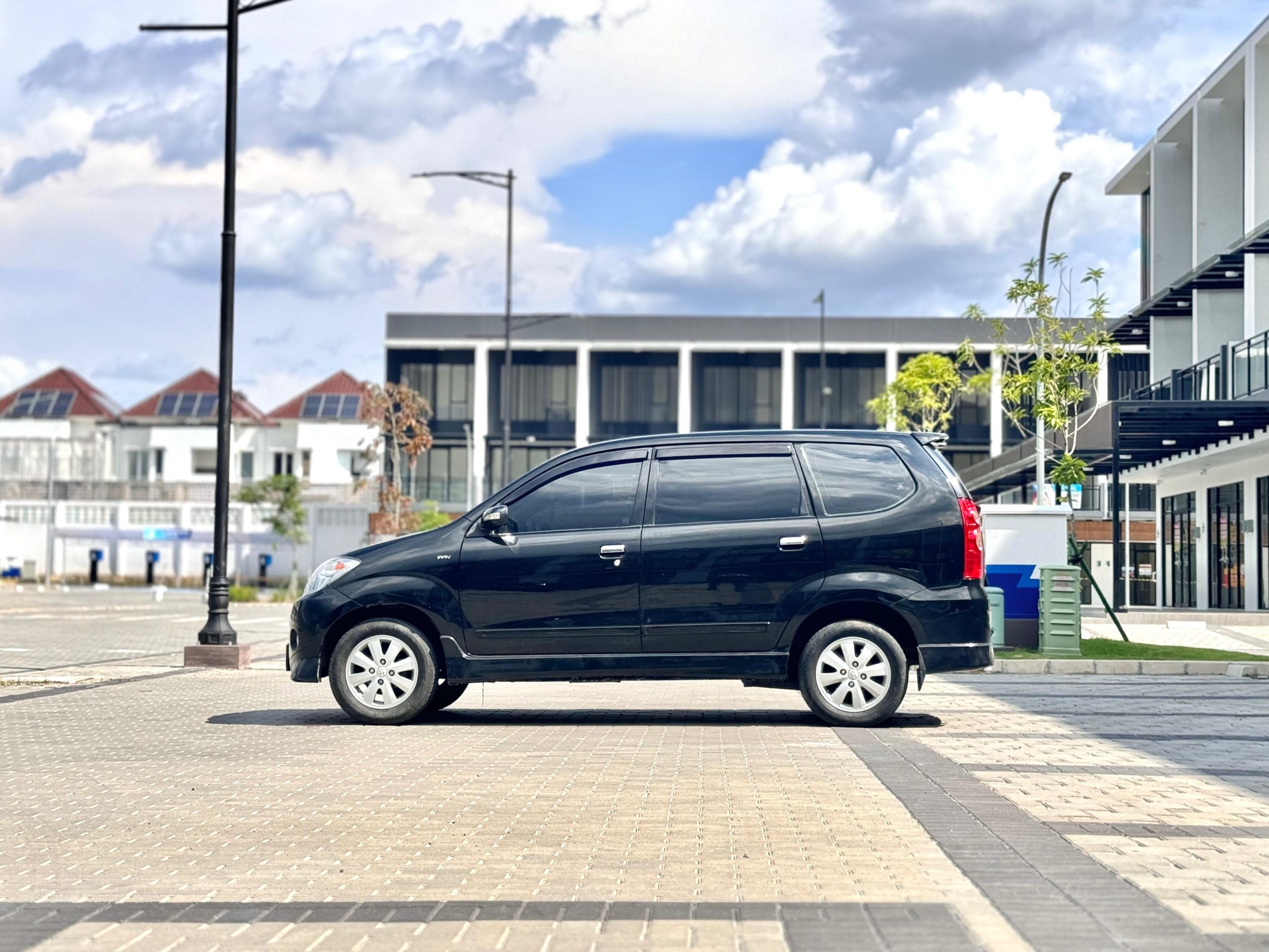 Toyota Avanza 1.5 S MT Hitam - Gambar 3