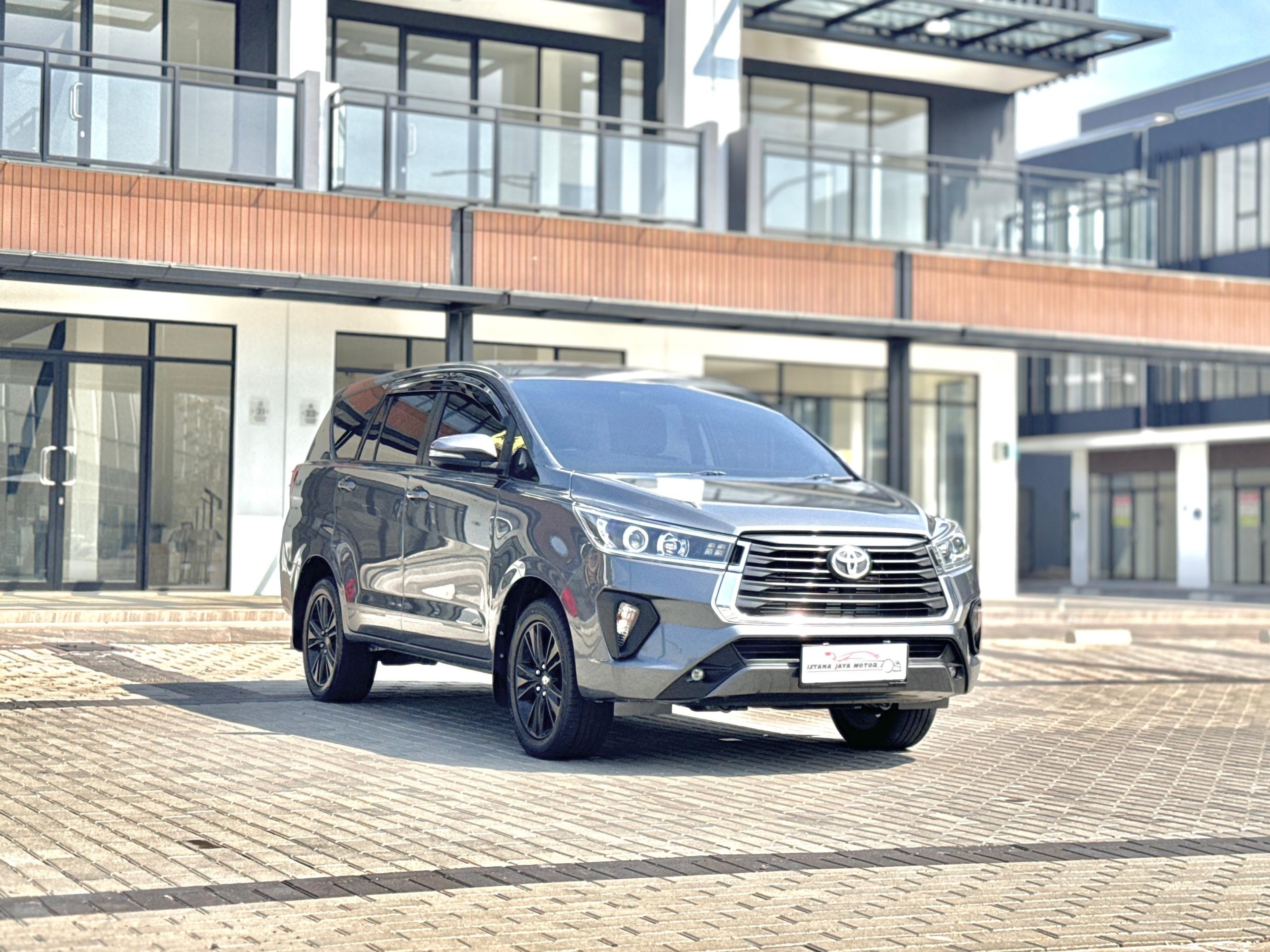 TOYOTA INNOVA 2.4 V AT FACELIFT ABU - Gambar 2