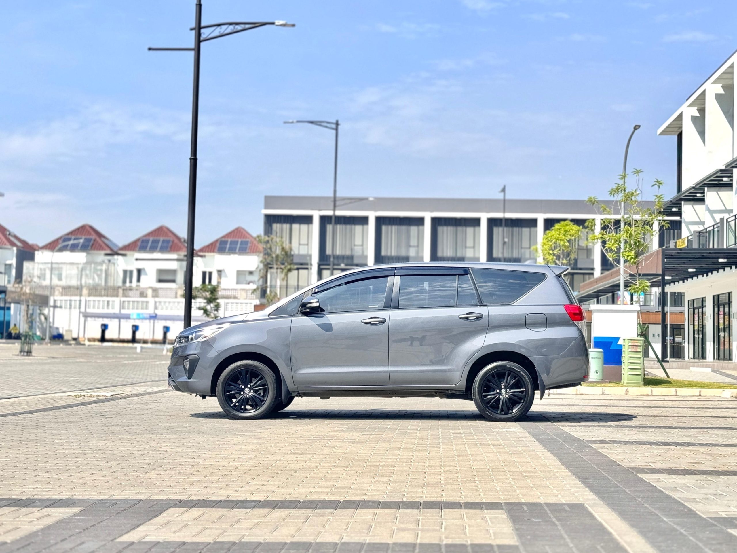 TOYOTA INNOVA 2.4 V AT FACELIFT ABU - Gambar 5