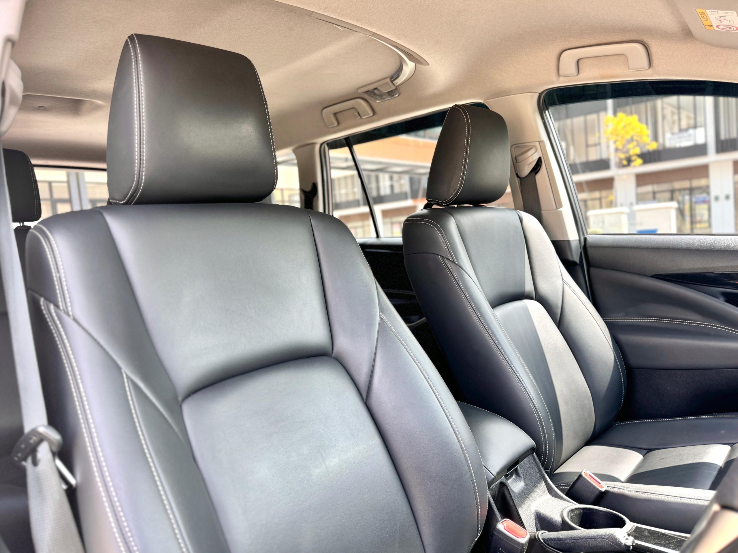 TOYOTA INNOVA 2.4 V AT FACELIFT ABU - Gambar 9