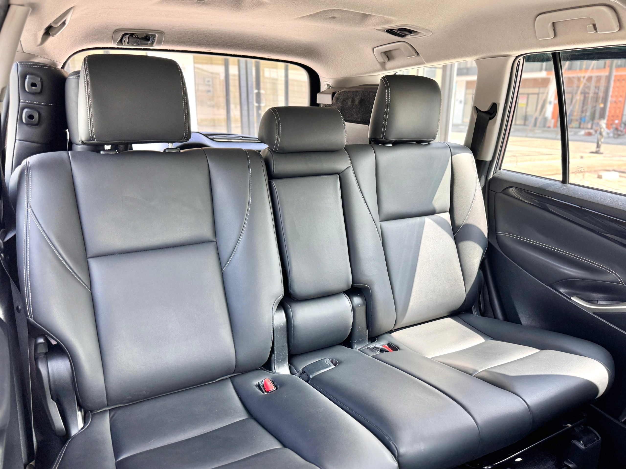 TOYOTA INNOVA 2.4 V AT FACELIFT ABU - Gambar 11