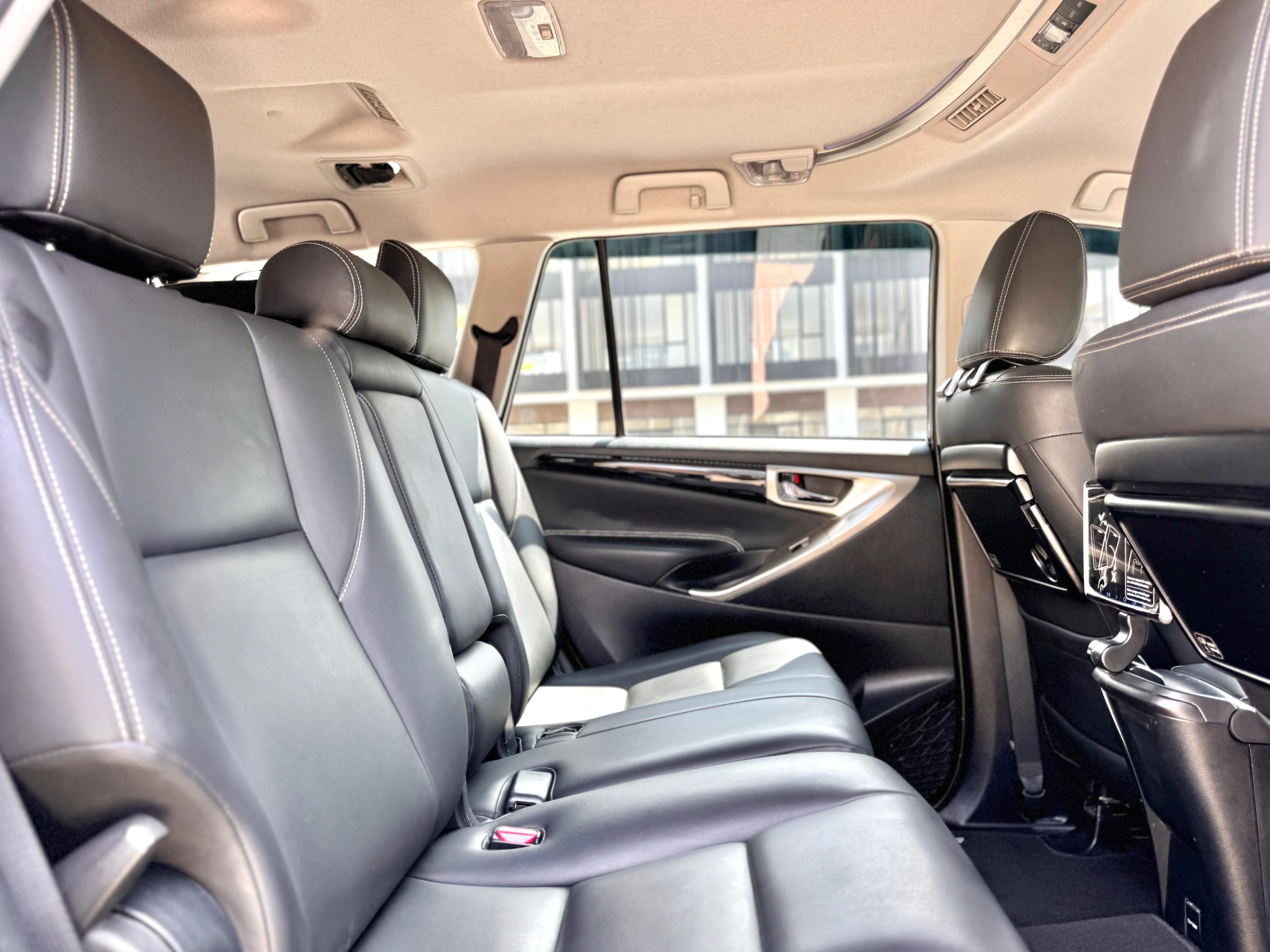 TOYOTA INNOVA 2.4 V AT FACELIFT ABU - Gambar 12