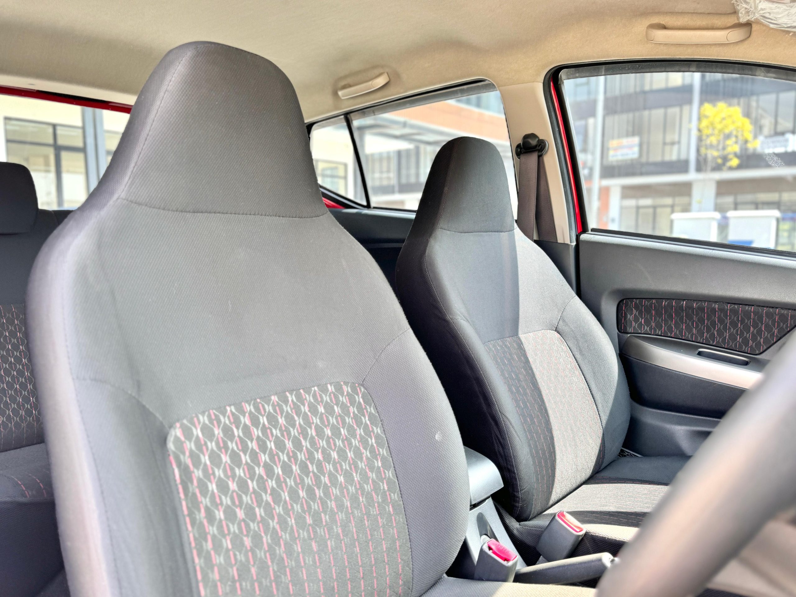 Daihatsu Ayla 1.2 R AT Merah - Gambar 9