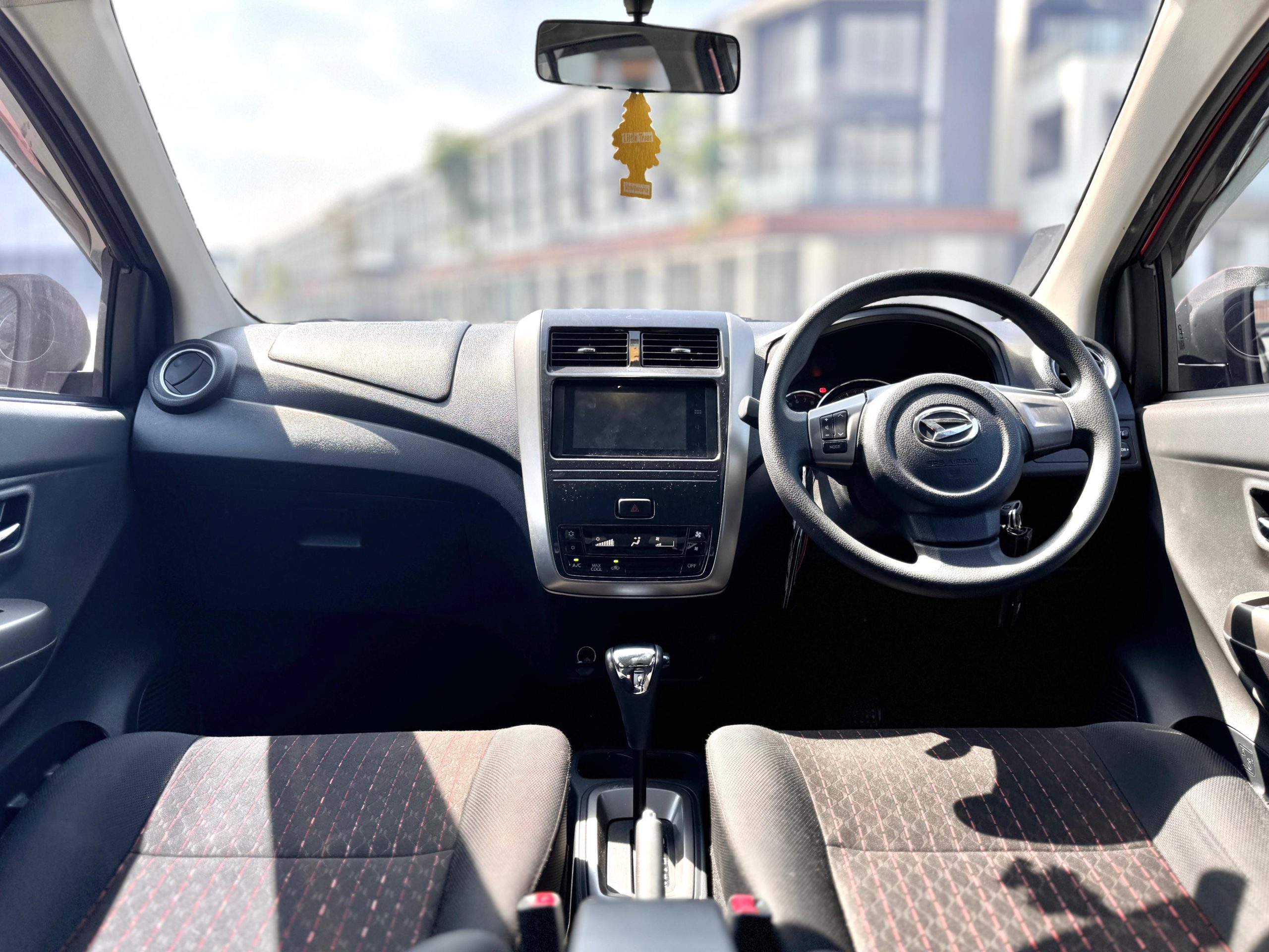 Daihatsu Ayla 1.2 R AT Merah - Gambar 10