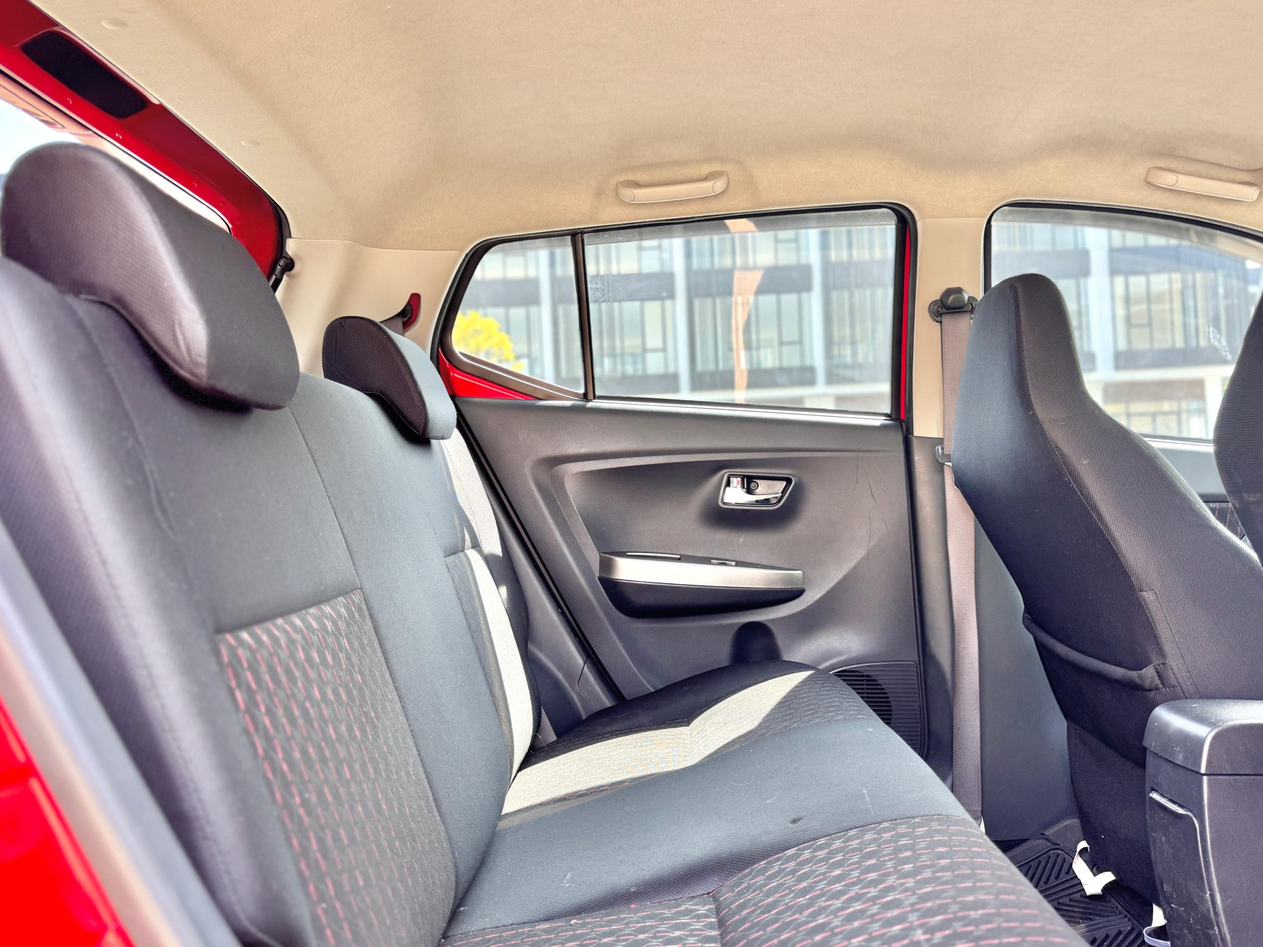 Daihatsu Ayla 1.2 R AT Merah - Gambar 12