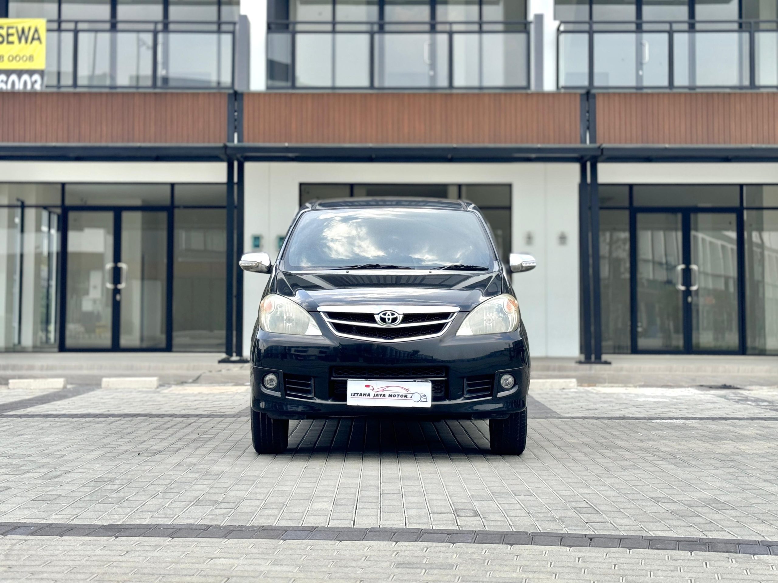 Toyota Avanza G 1.3 AT HITAM