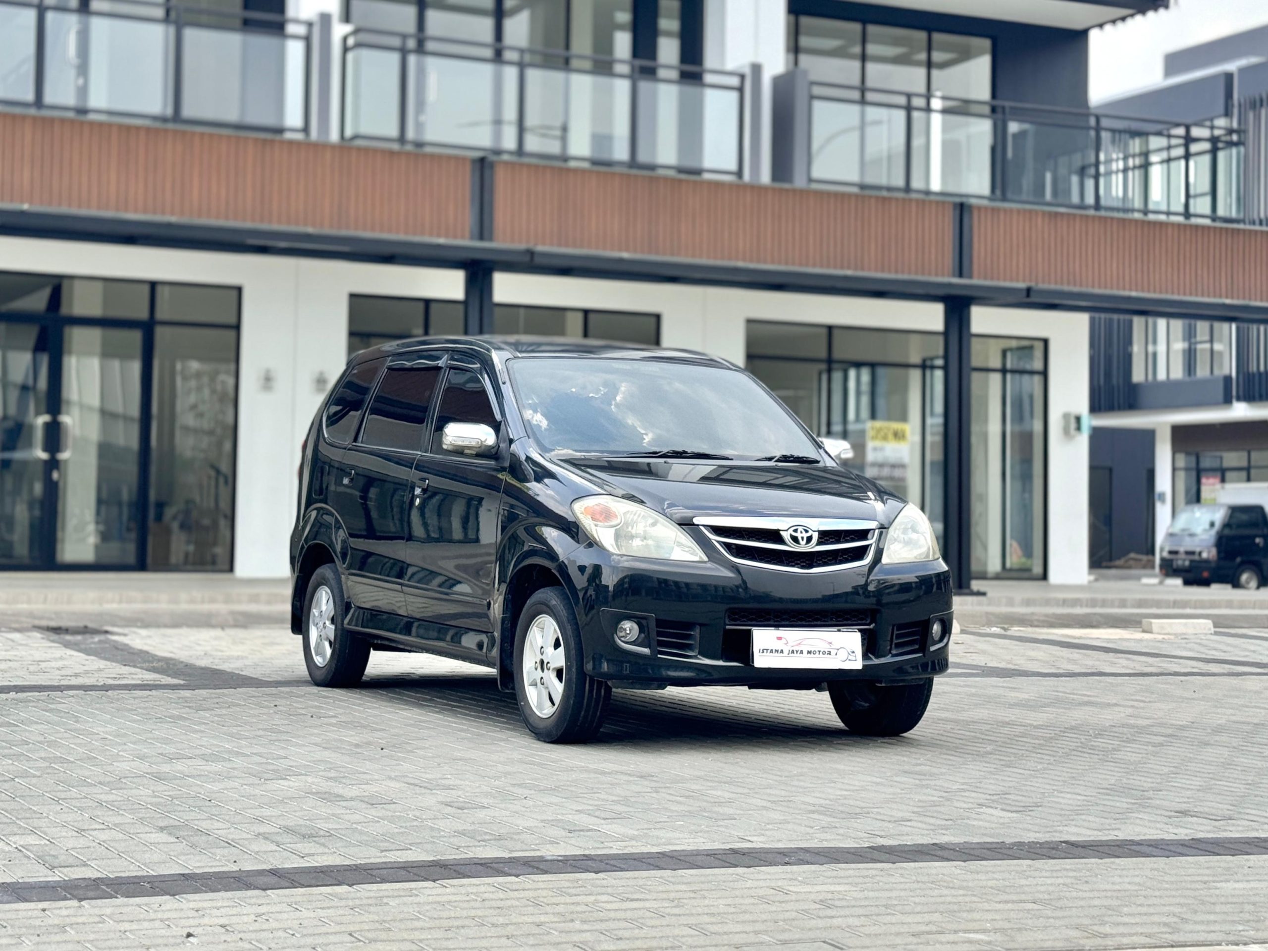 Toyota Avanza G 1.3 AT HITAM - Gambar 3